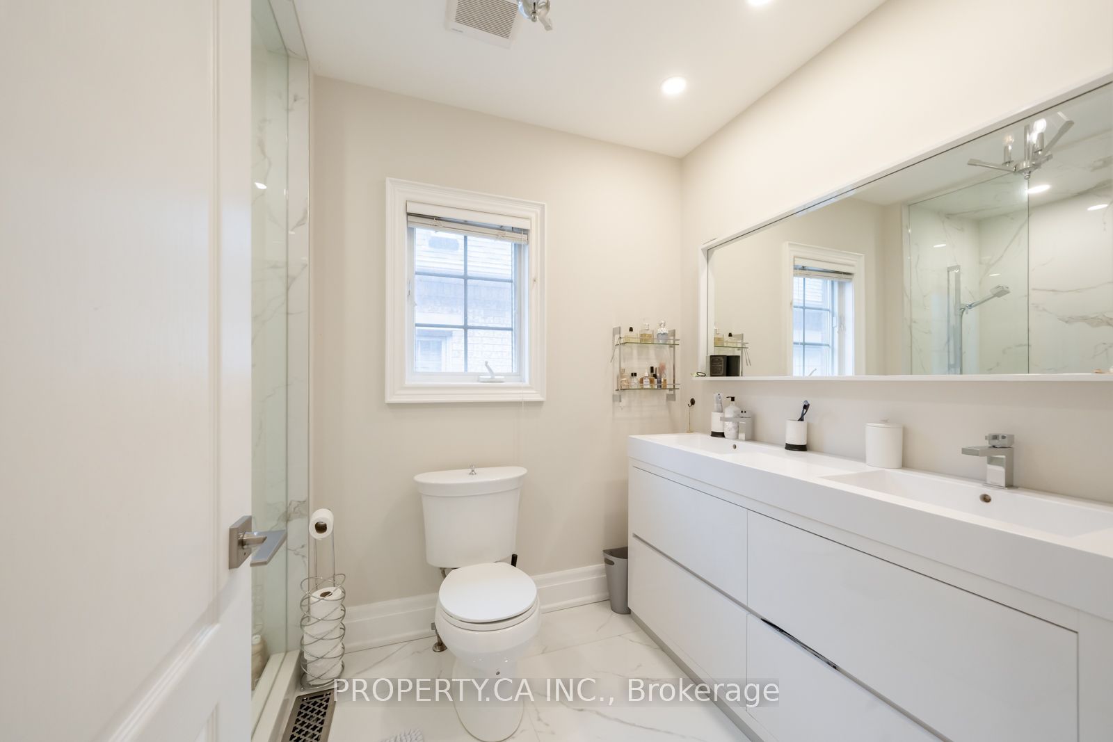 183 Kingsbridge Circle Property Photo 24