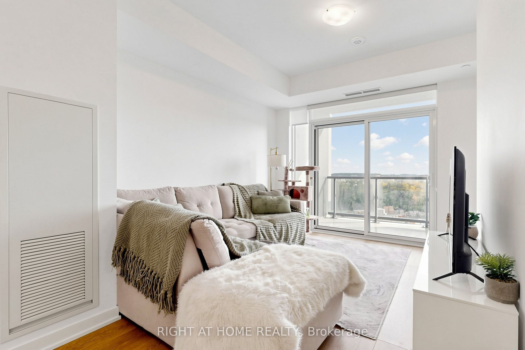 474 Caldari Road 909 Property Photo 8