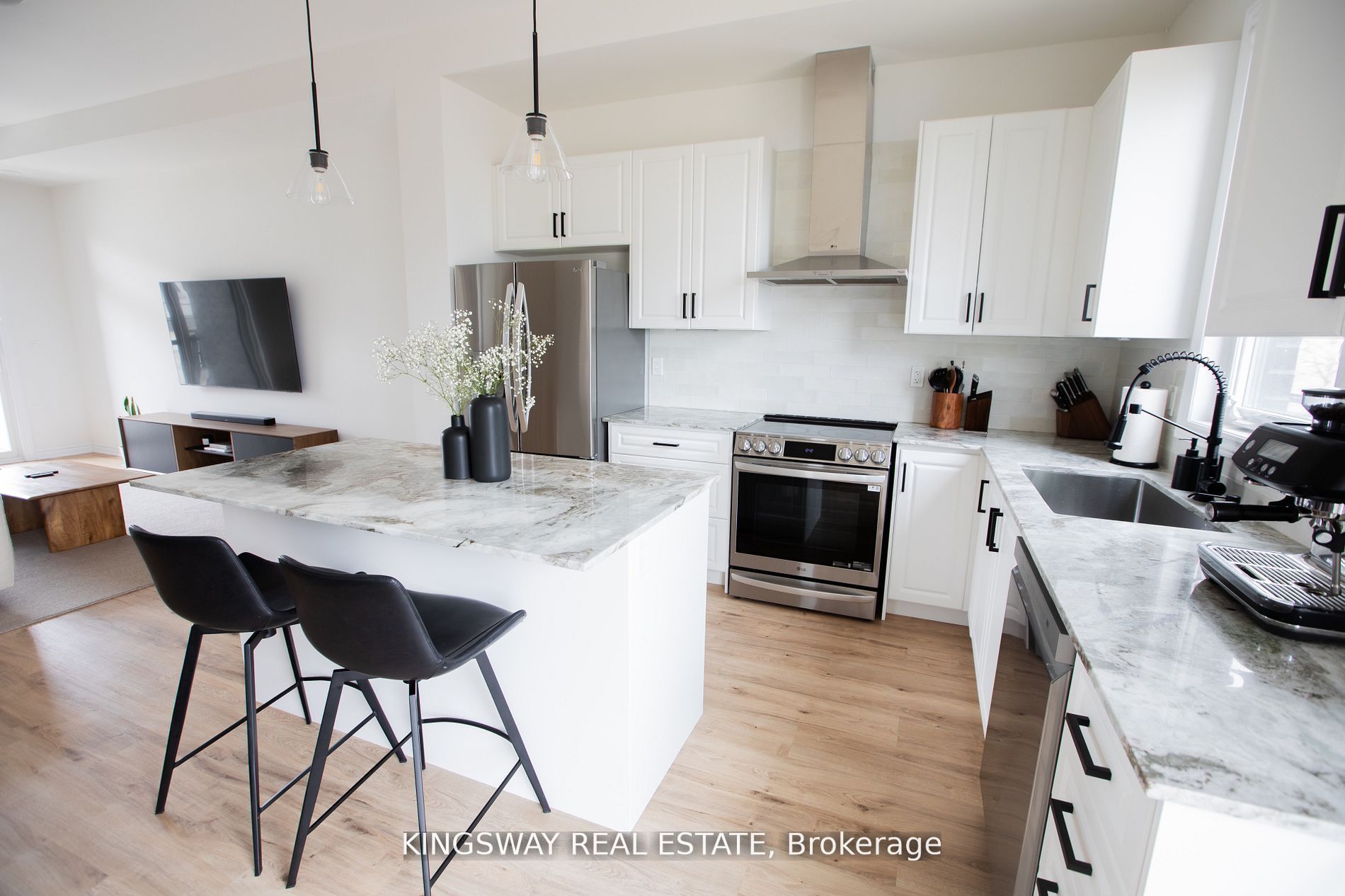 27 Paradox Street Property Photo 5