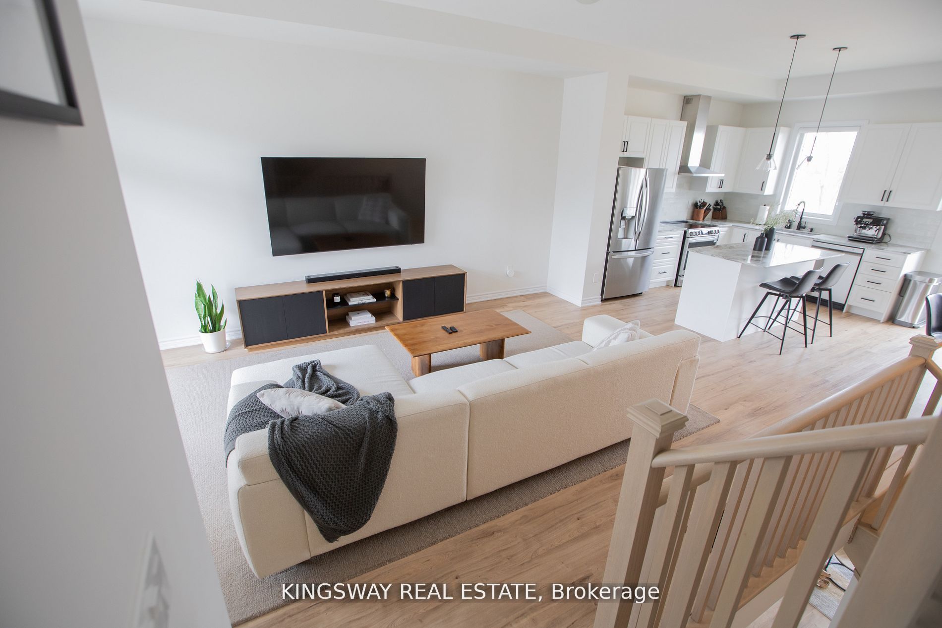 27 Paradox Street Property Photo 8