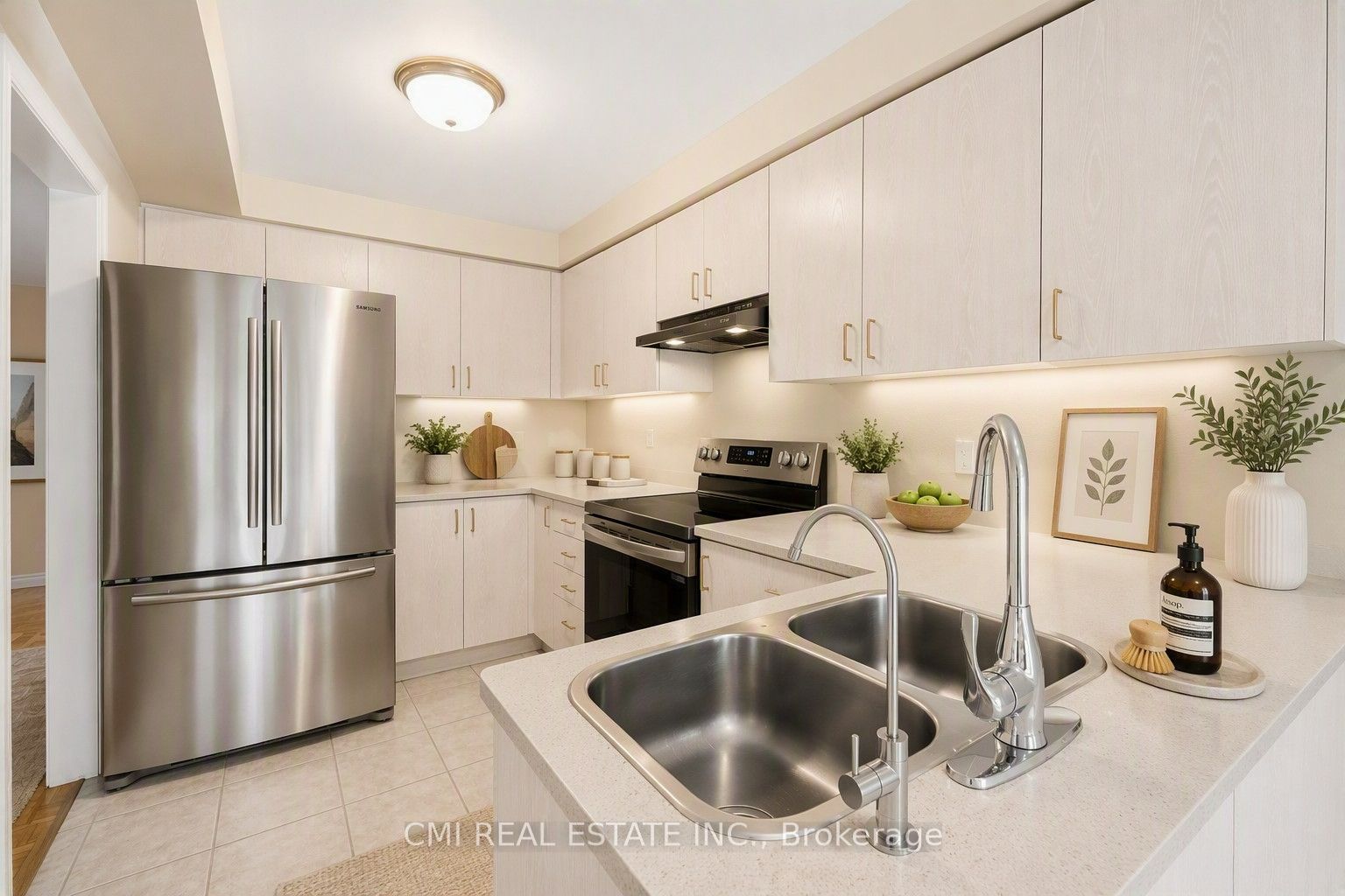 8555 Martin Grove Road Property Photo 11