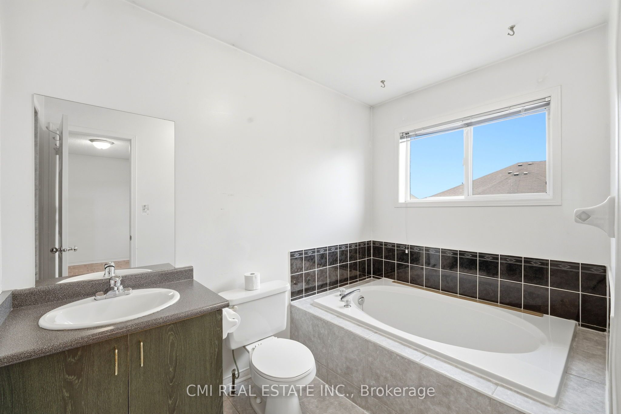 8555 Martin Grove Road Property Photo 34