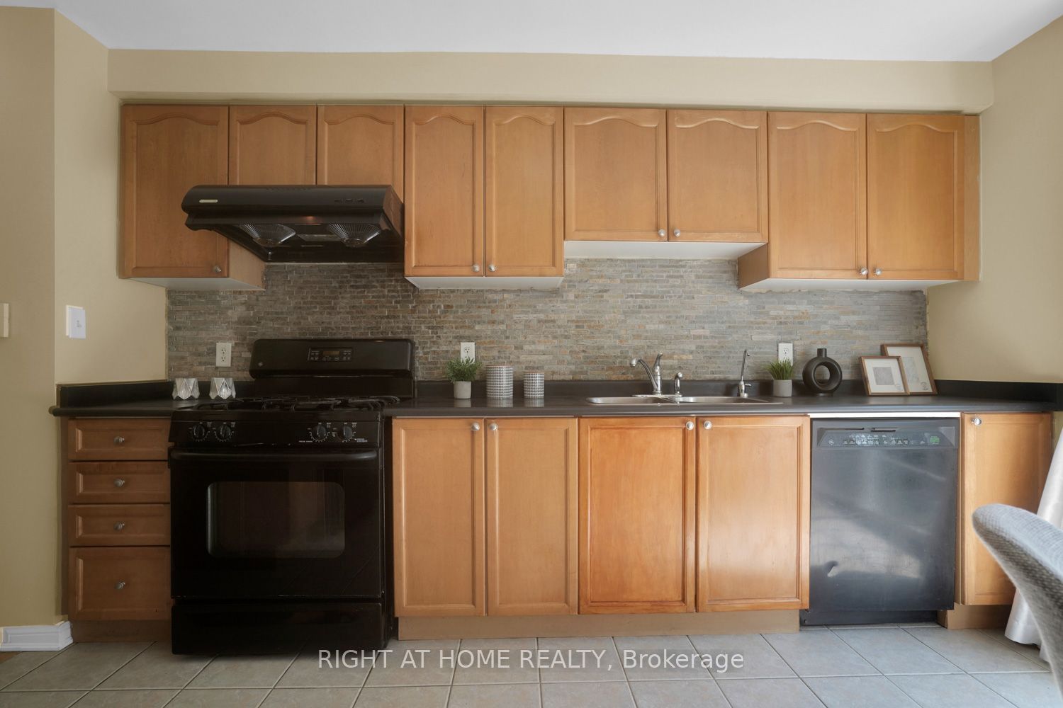 84 Dougherty Crescent Property Photo 7