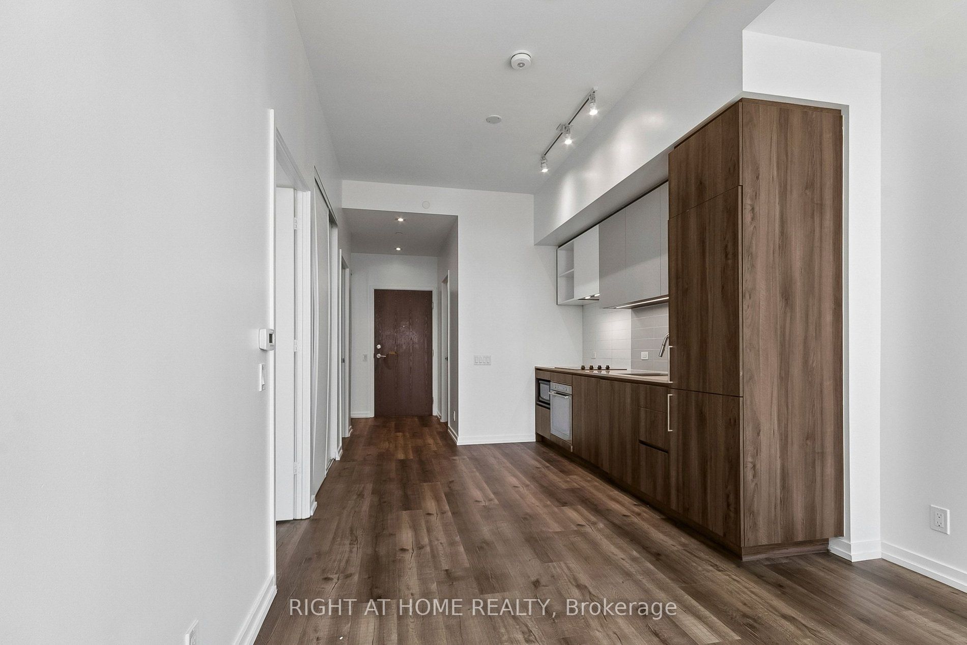 7890 Jane Street 1705 Property Photo 6