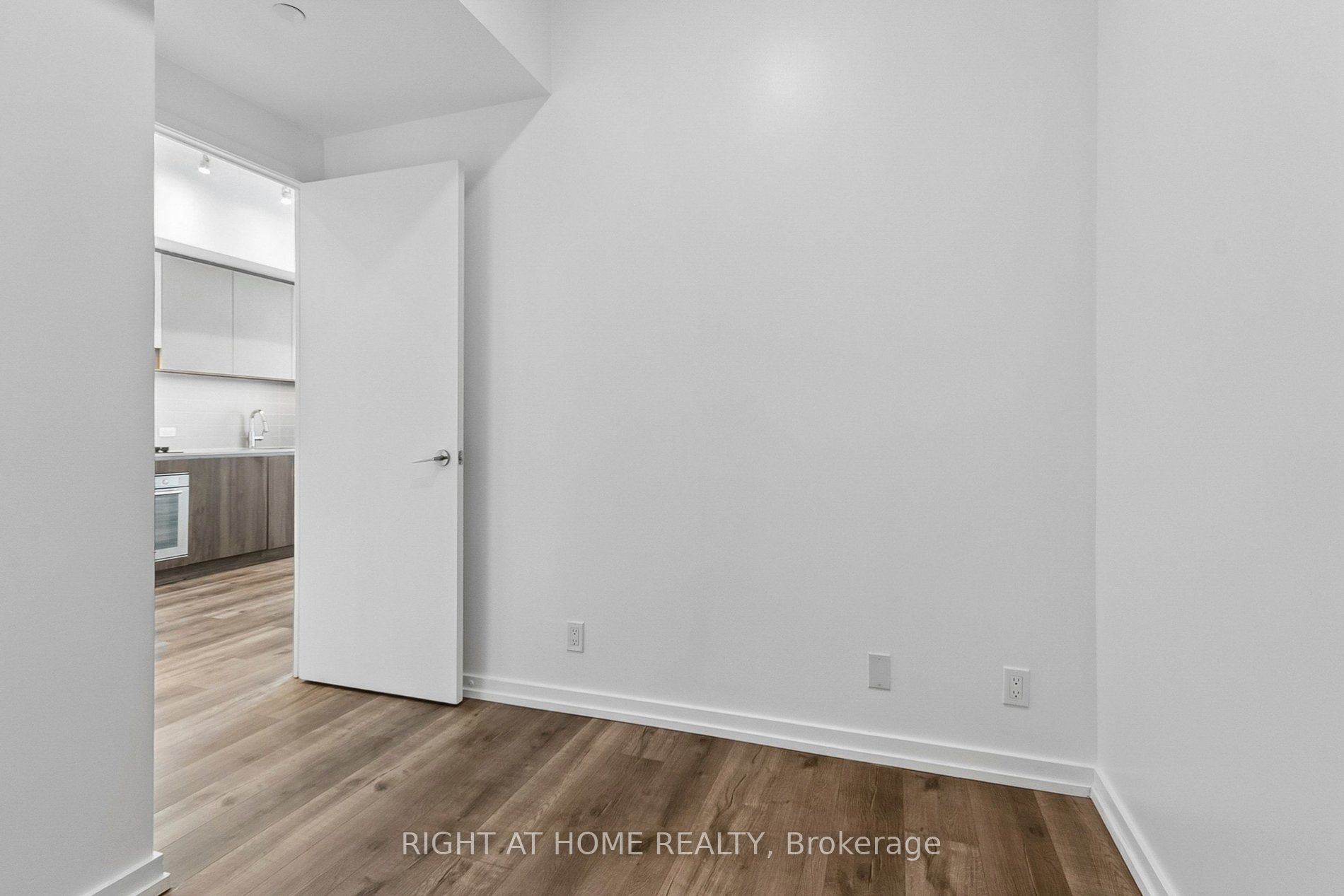 7890 Jane Street 1705 Property Photo 11