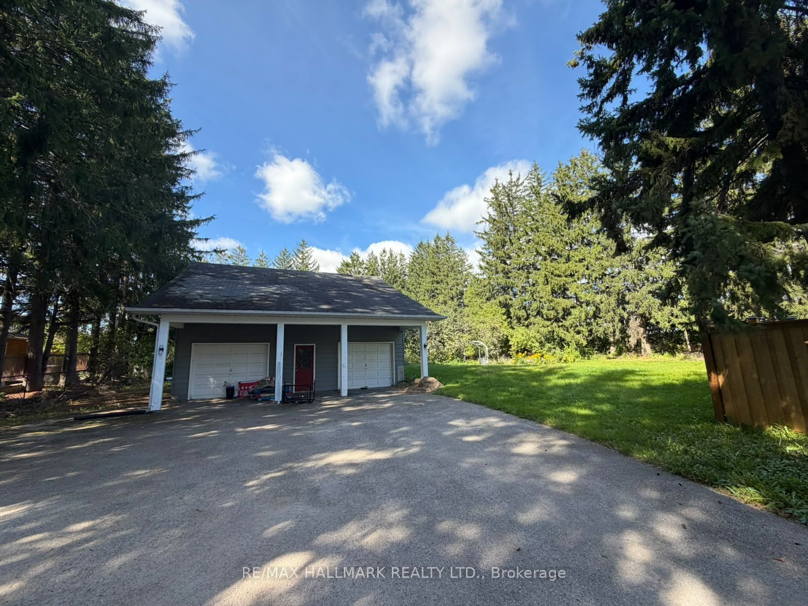 13918 Leslie Street Property Photo 2