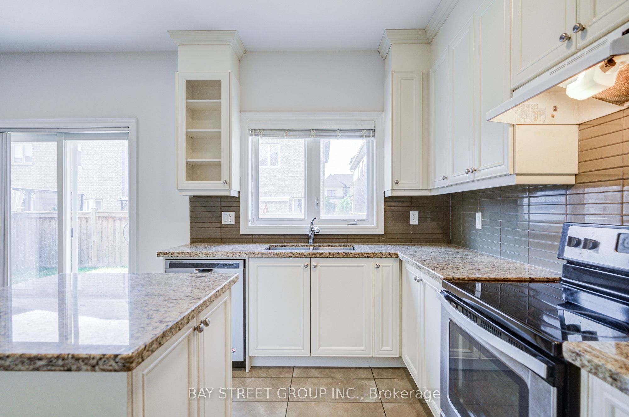 614 Baker Hill Boulevard Property Photo 24