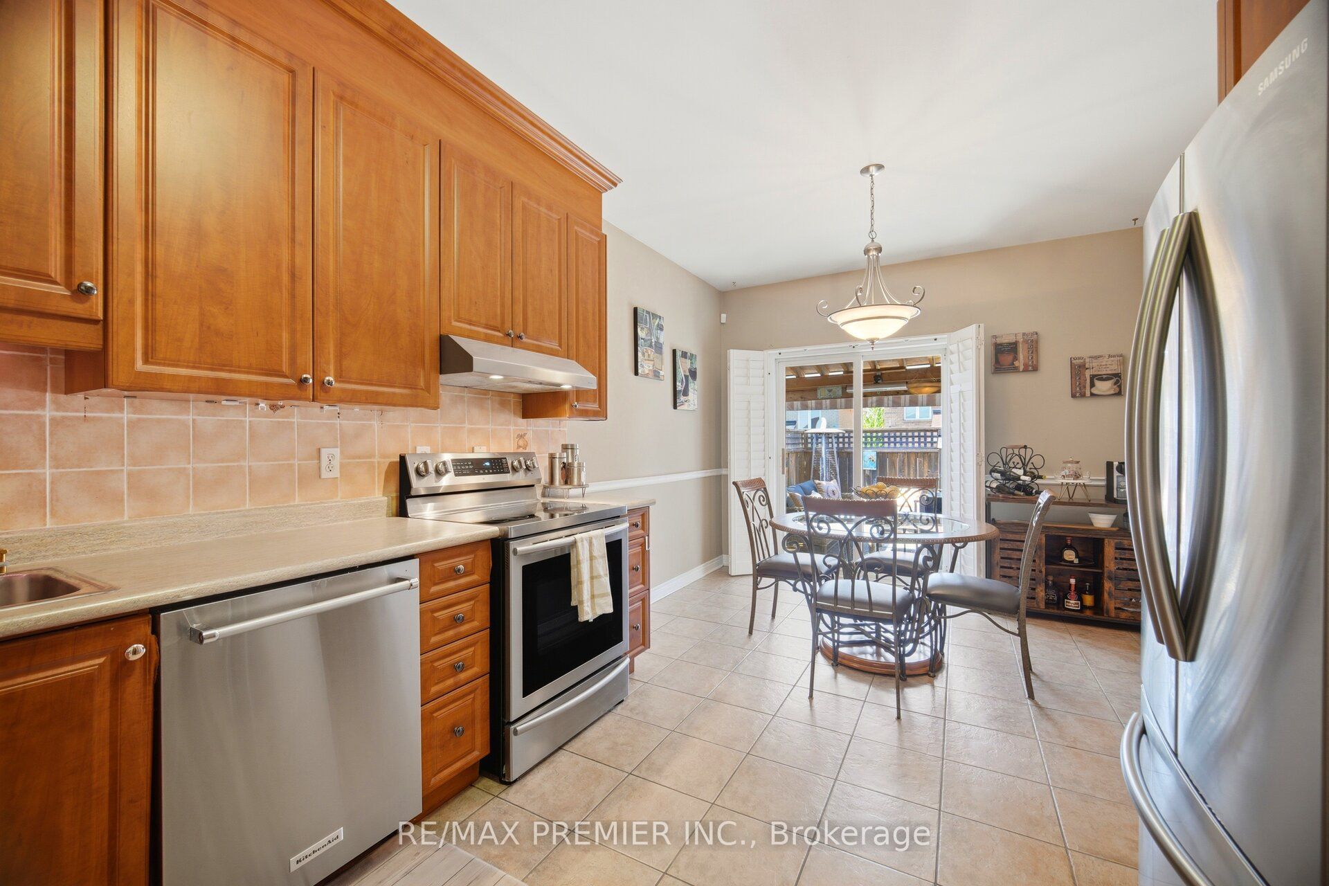 137 Blackthorn Drive Property Photo 11