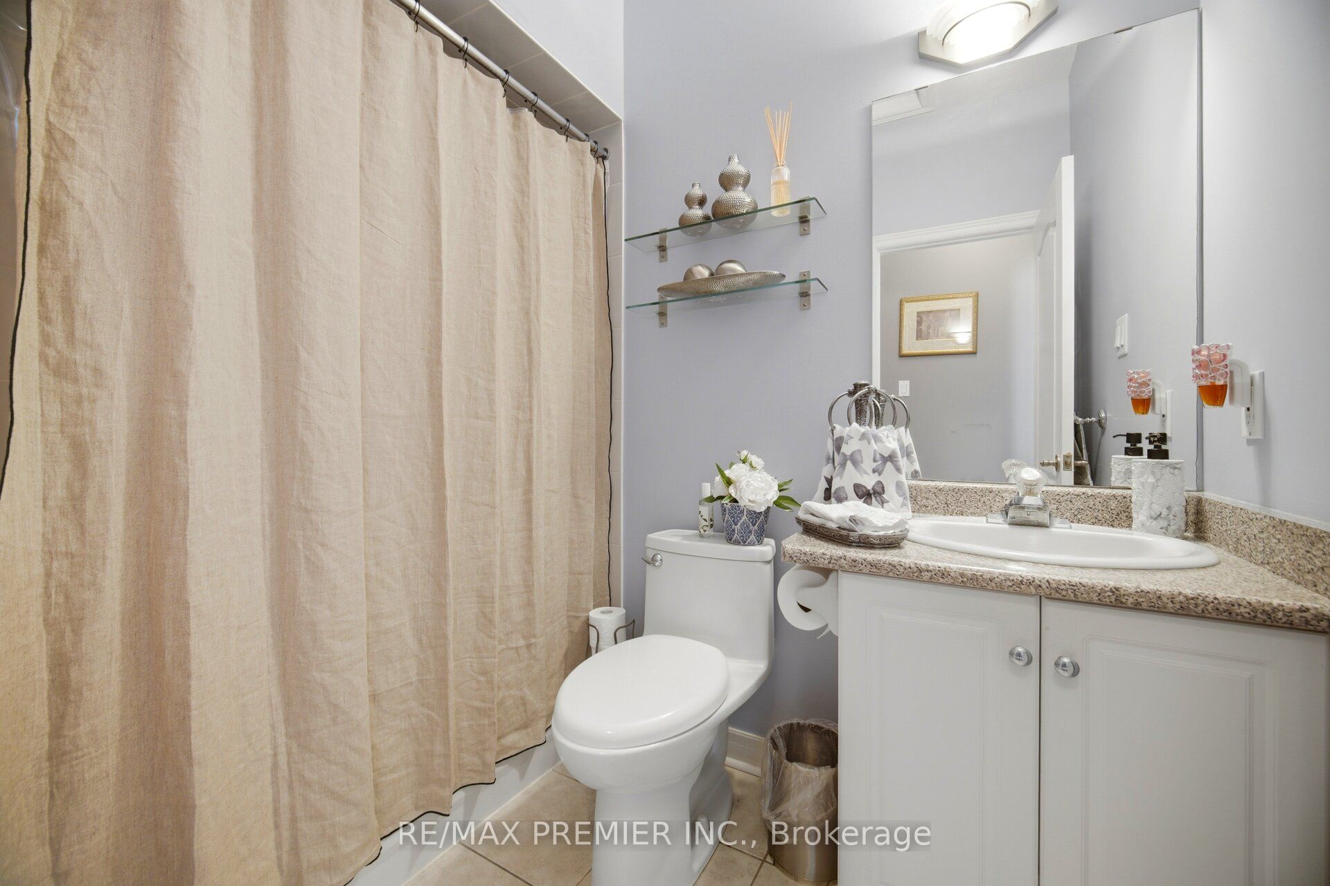 137 Blackthorn Drive Property Photo 20