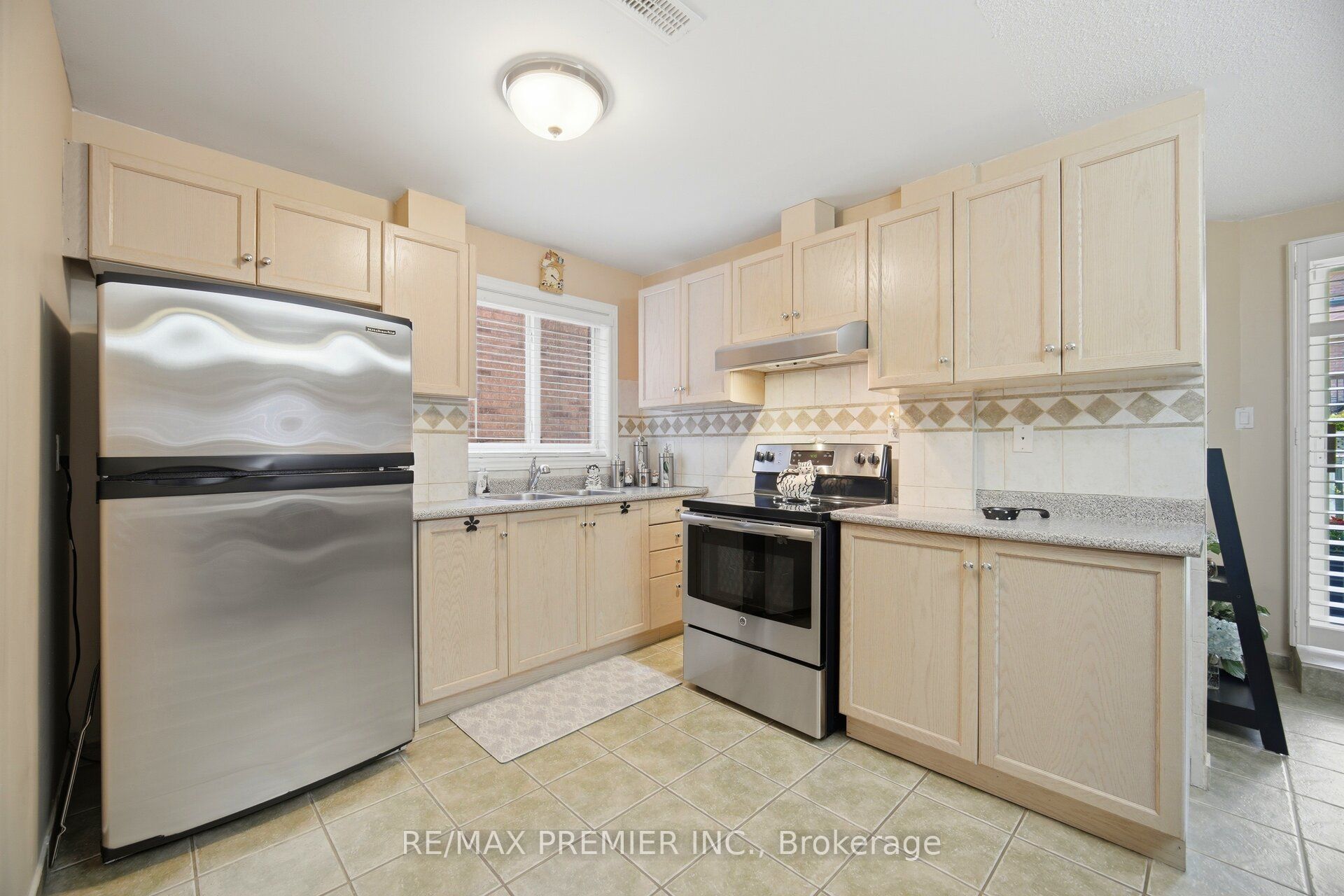 137 Blackthorn Drive Property Photo 27
