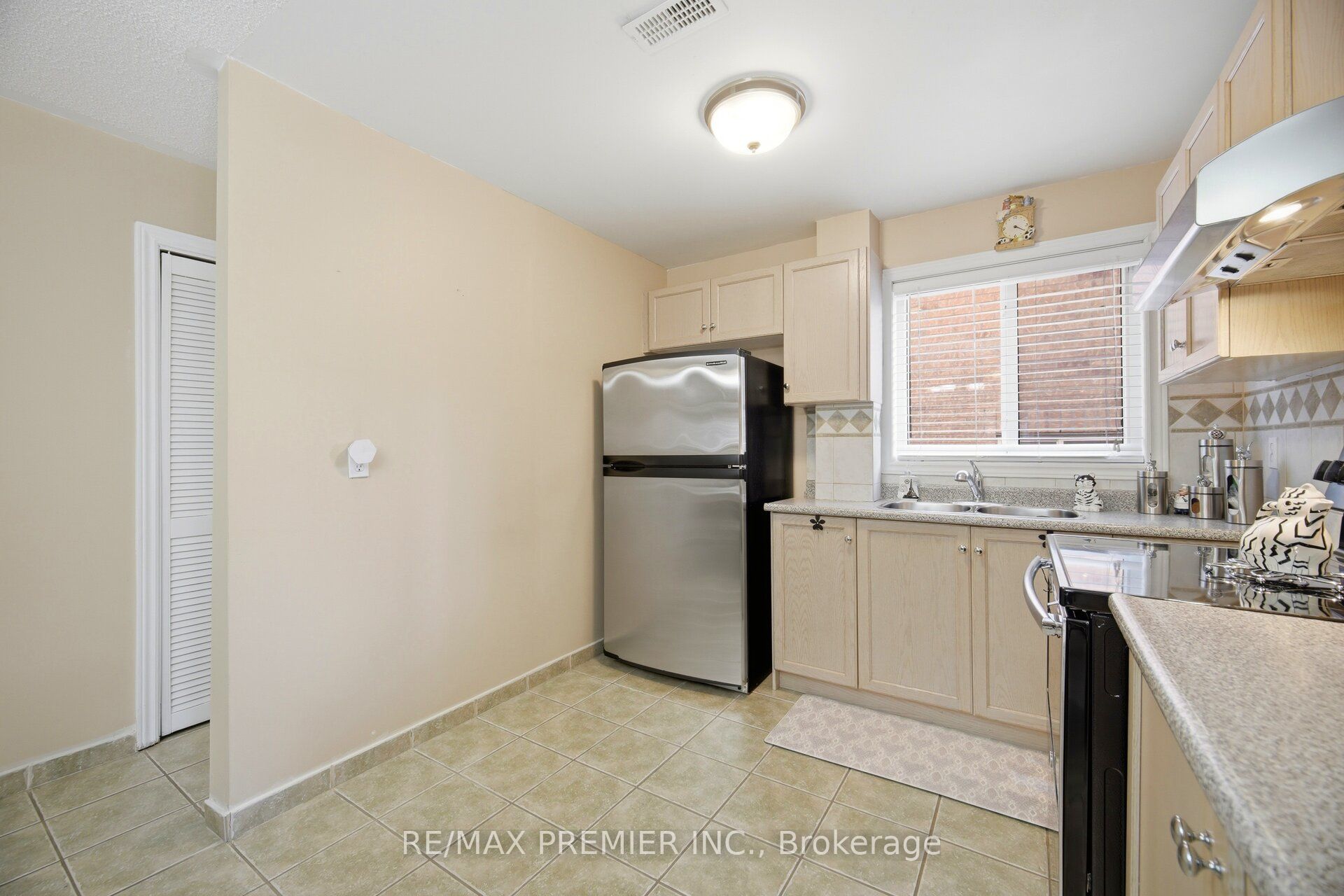 137 Blackthorn Drive Property Photo 28