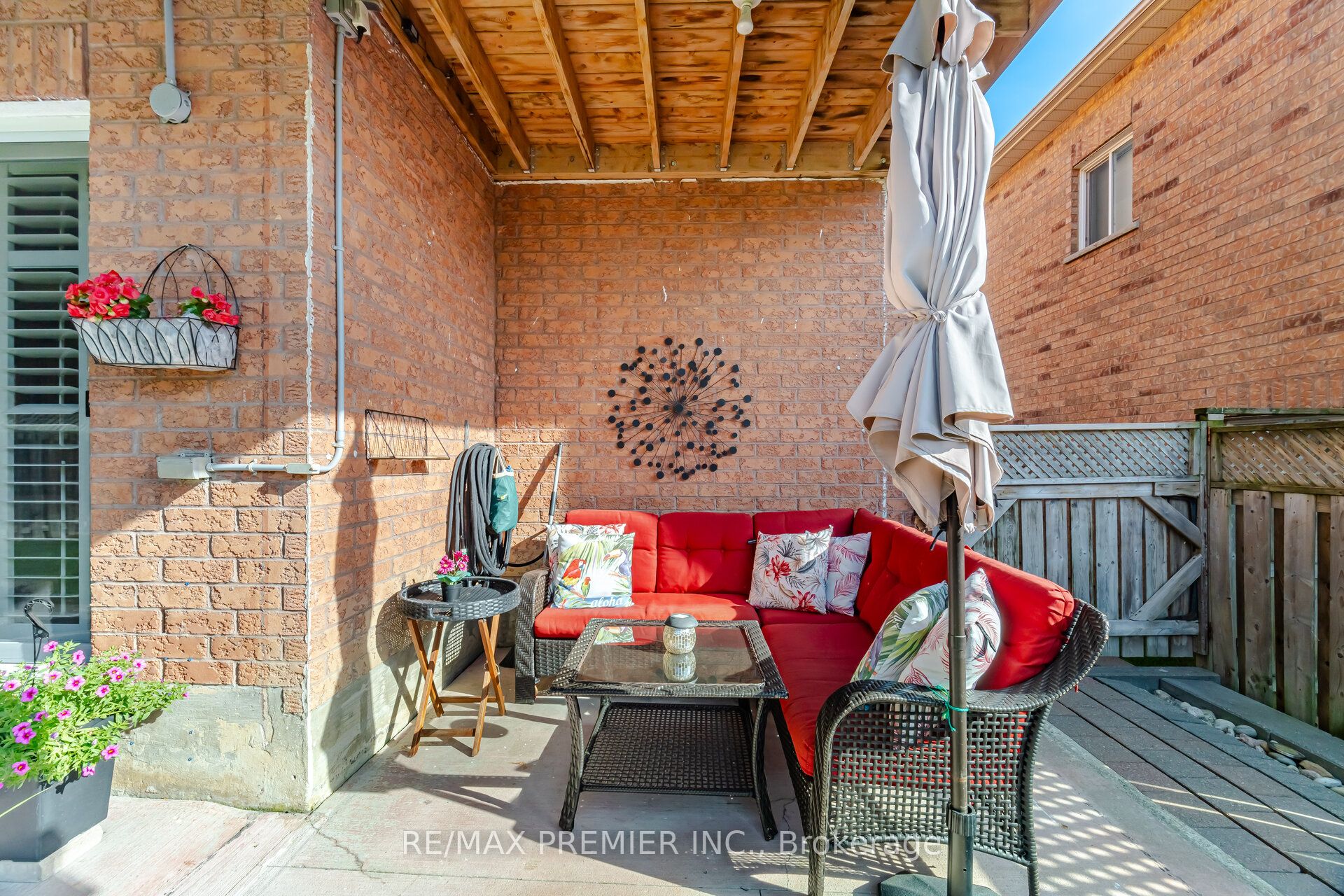 137 Blackthorn Drive Property Photo 33