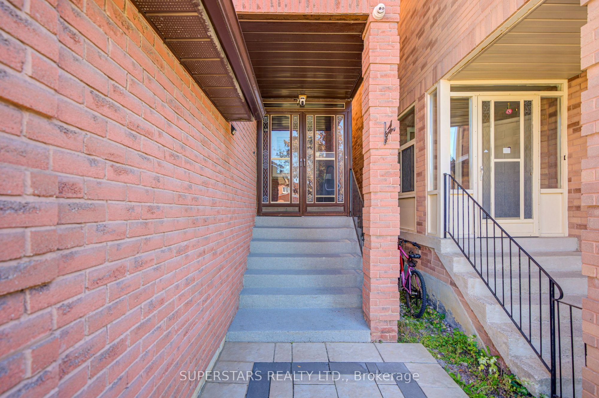 75 Marydale Avenue Property Photo 2