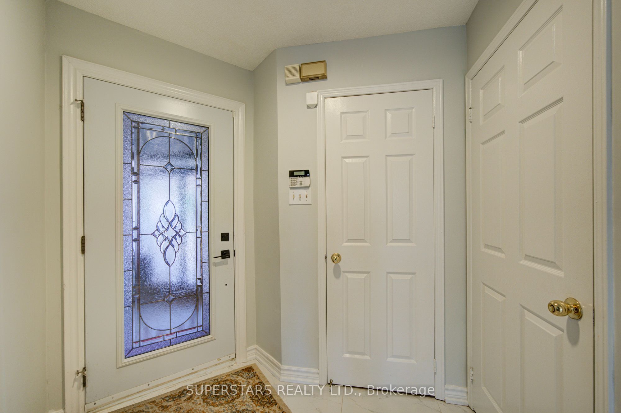 75 Marydale Avenue Property Photo 3