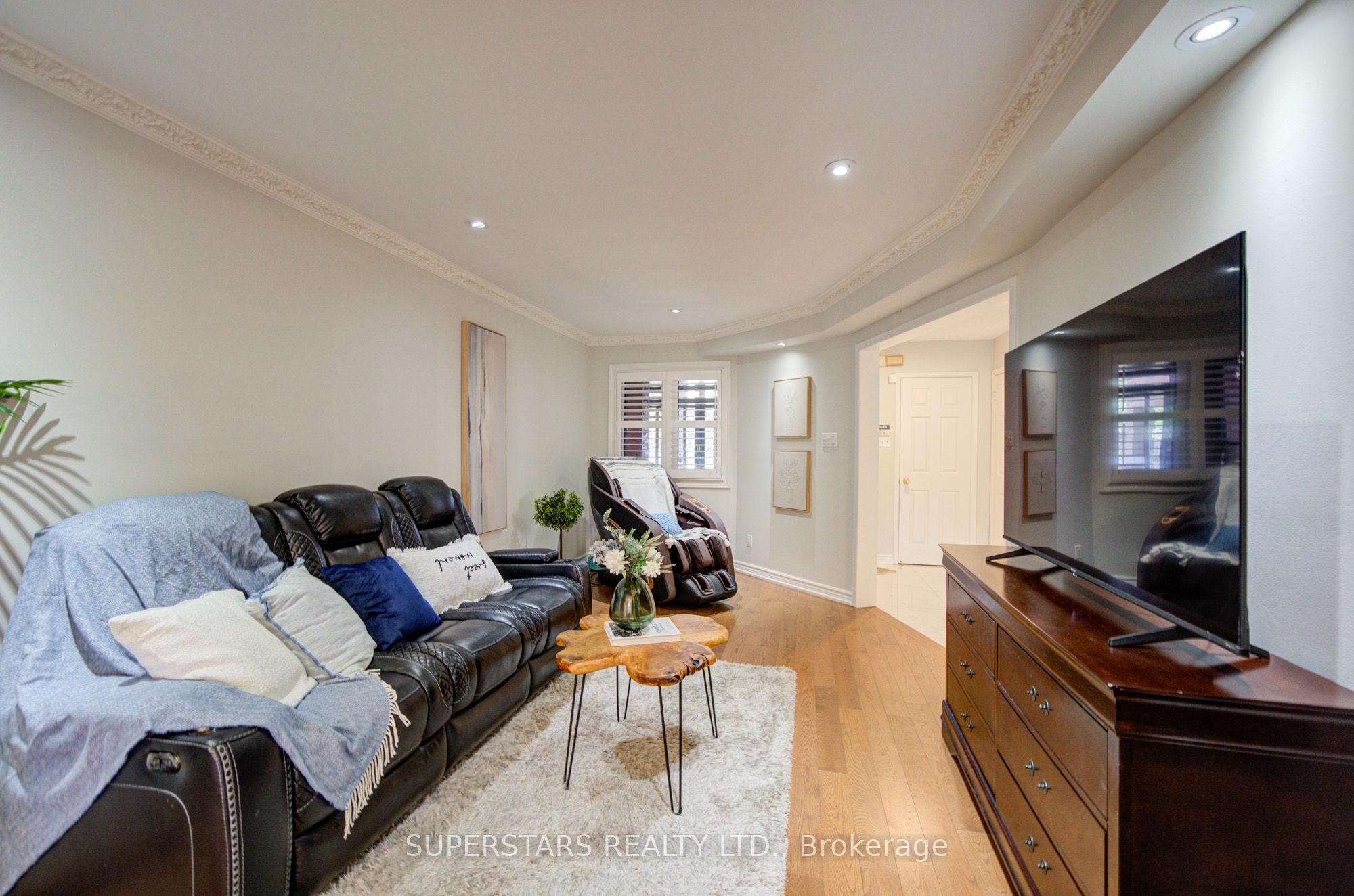 75 Marydale Avenue Property Photo 4