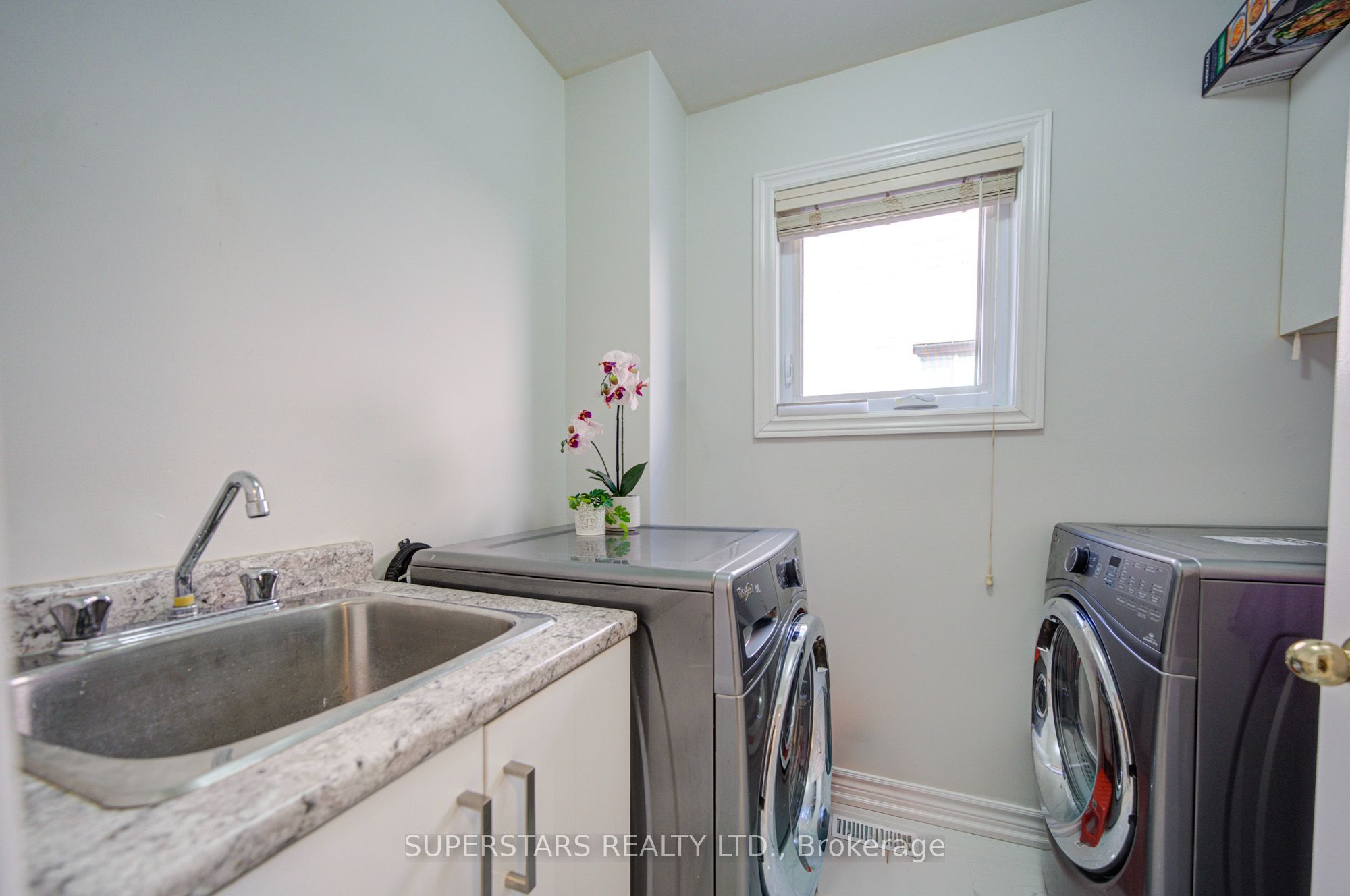 75 Marydale Avenue Property Photo 12