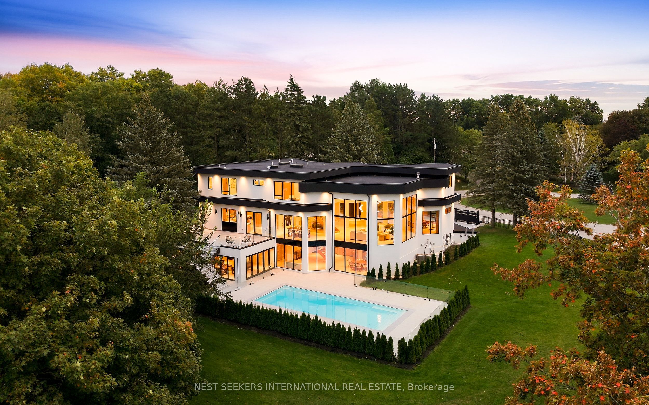 2 Champlain Crescent Property Photo 1