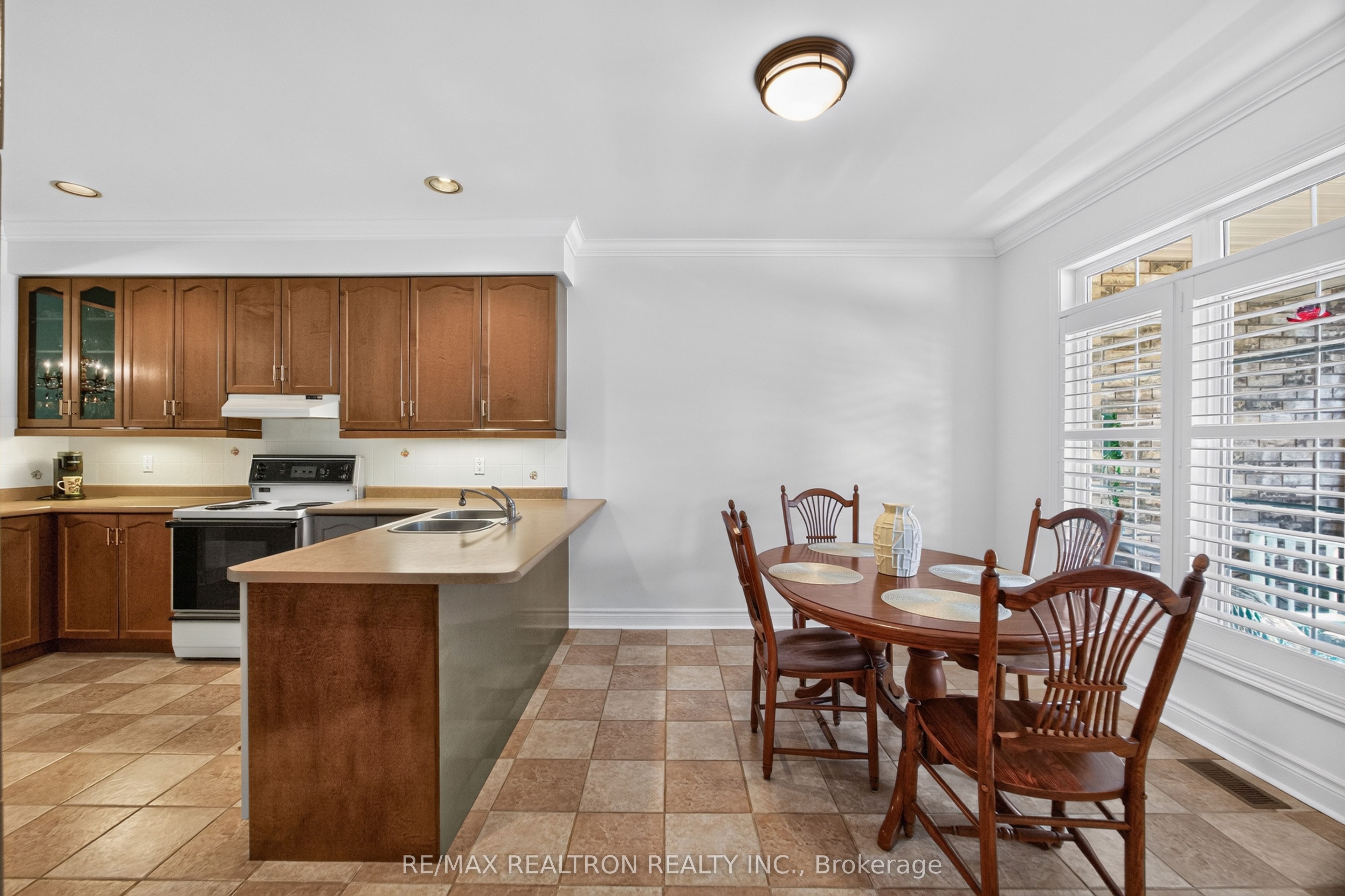 402 Morley Cook Crescent Property Photo 17
