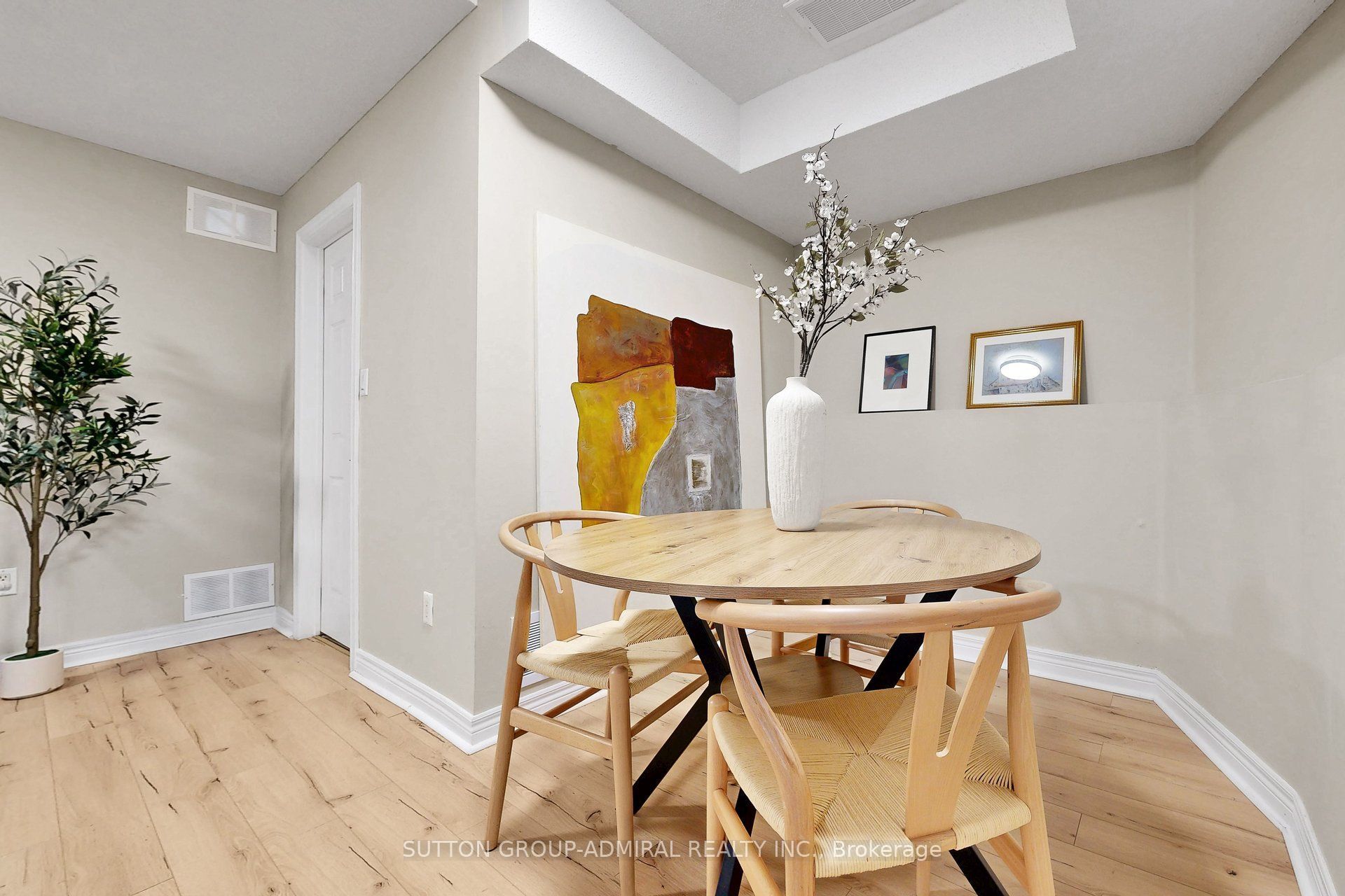 2002 John Street Property Photo 24