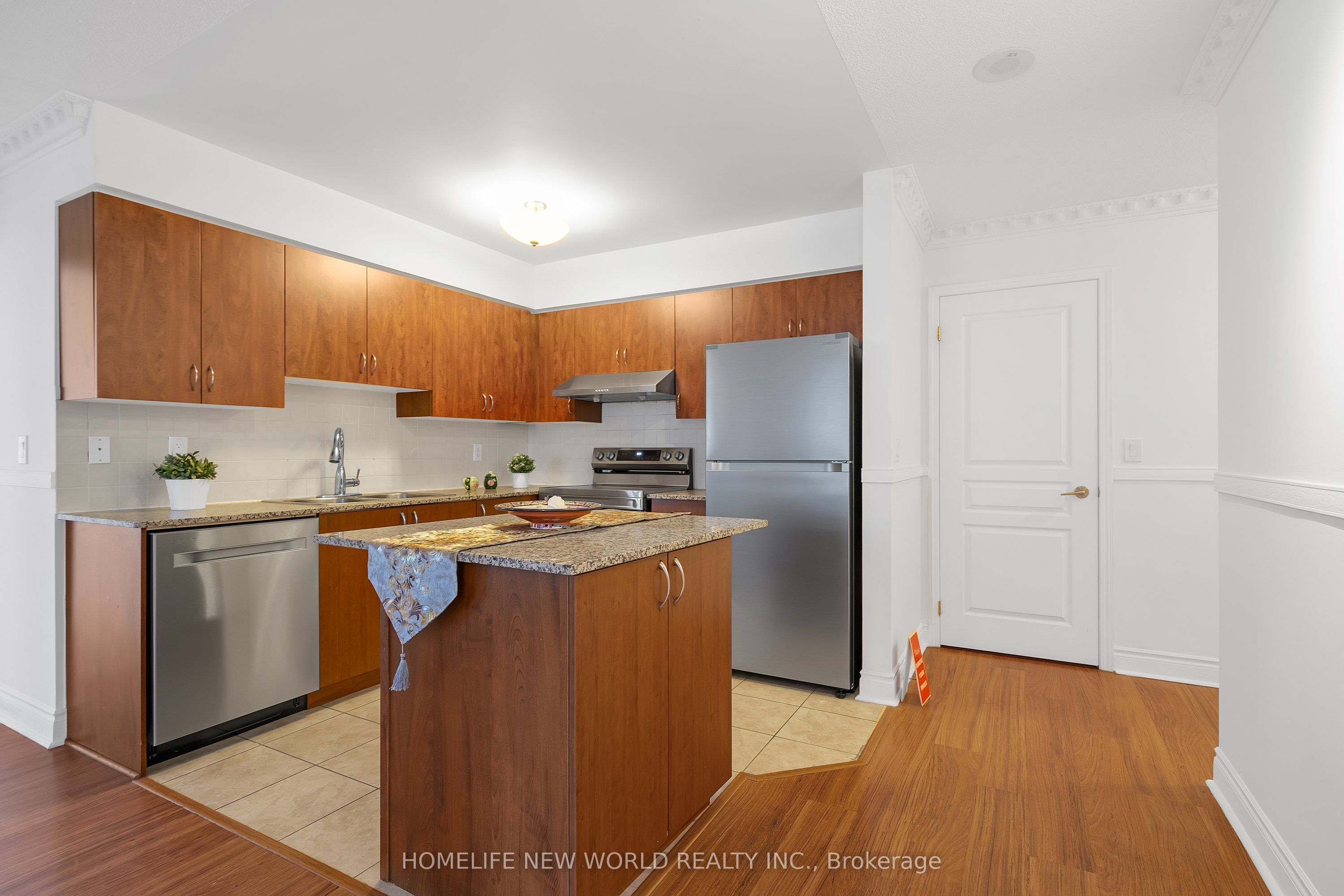 55 South Town Centre Boulevard 912 Property Photo 4