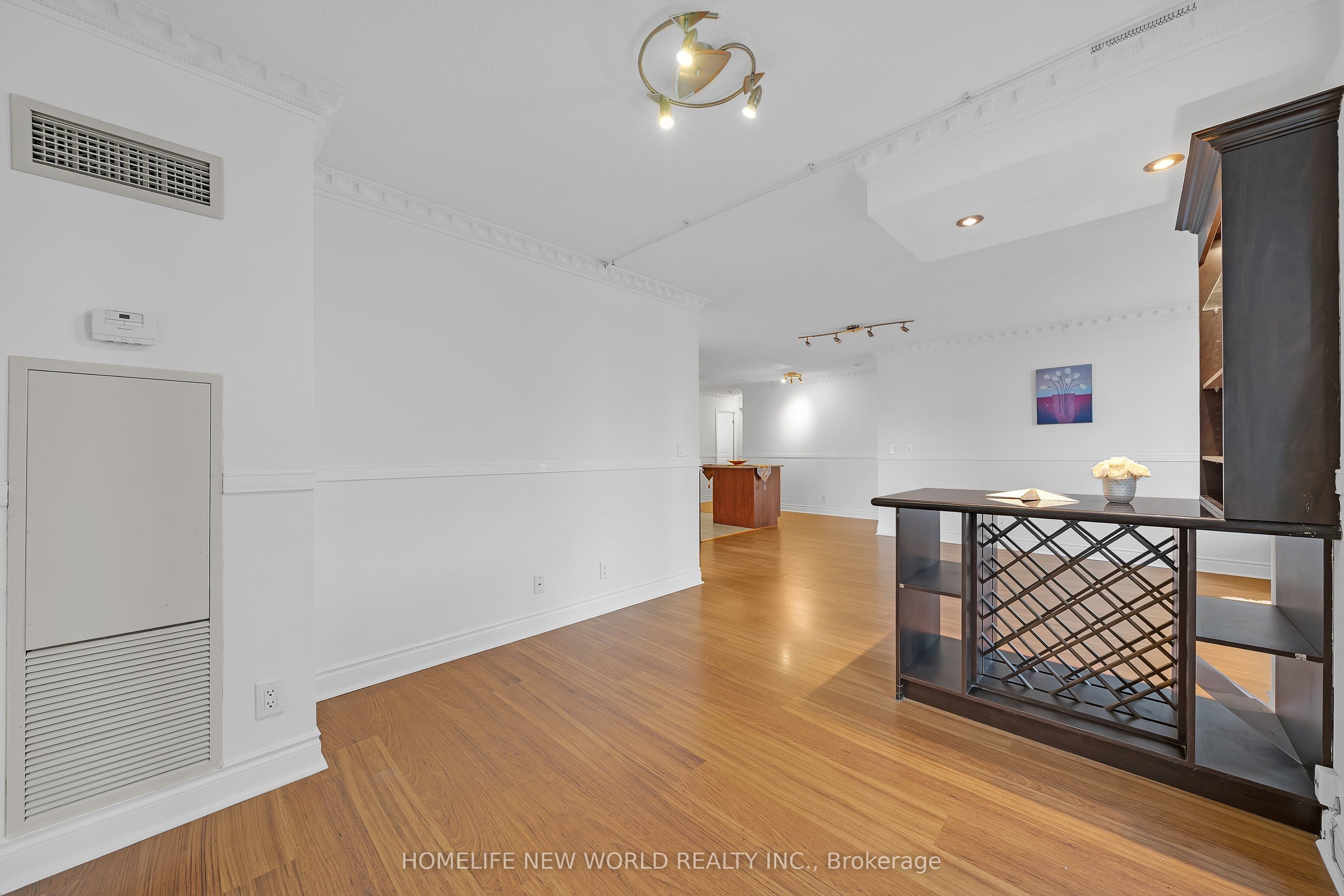 55 South Town Centre Boulevard 912 Property Photo 13
