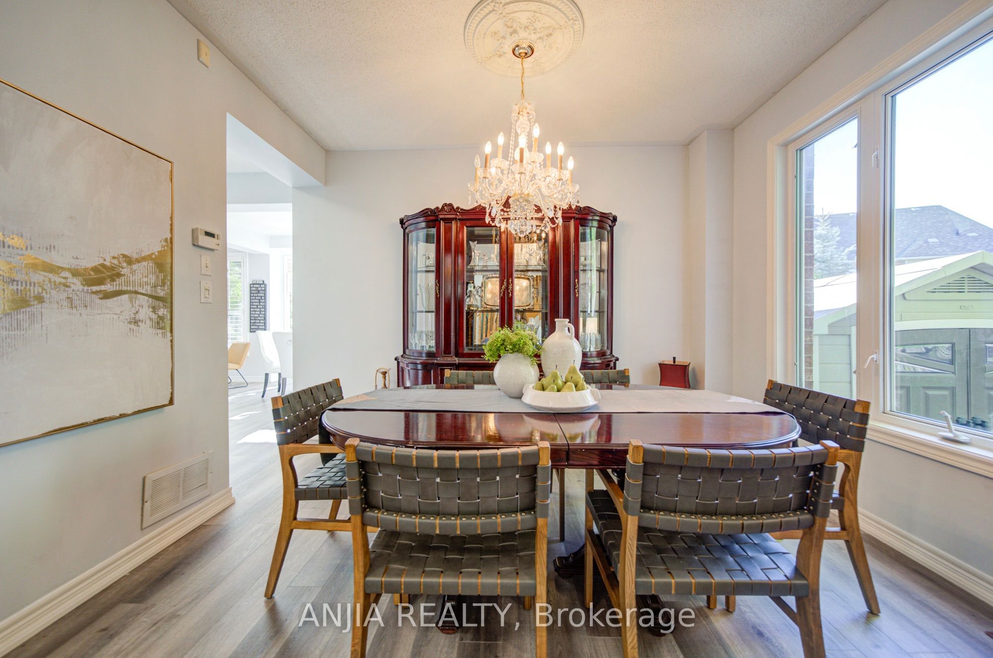 16 Forest Manor Place Property Photo 6