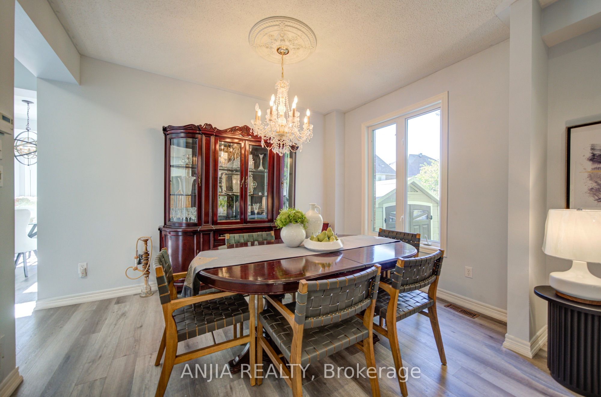 16 Forest Manor Place Property Photo 7