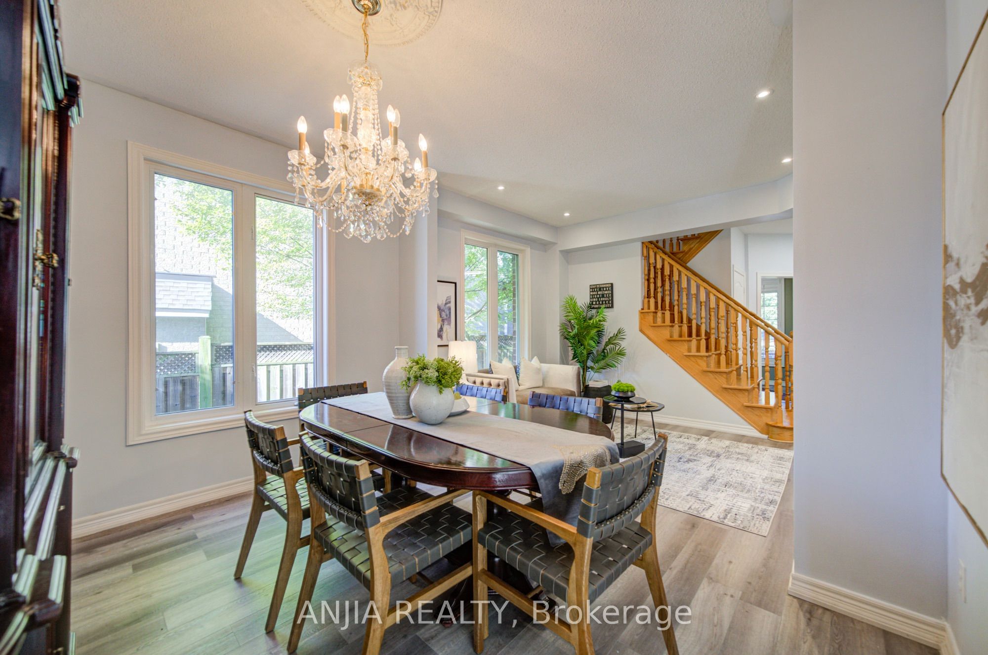 16 Forest Manor Place Property Photo 8