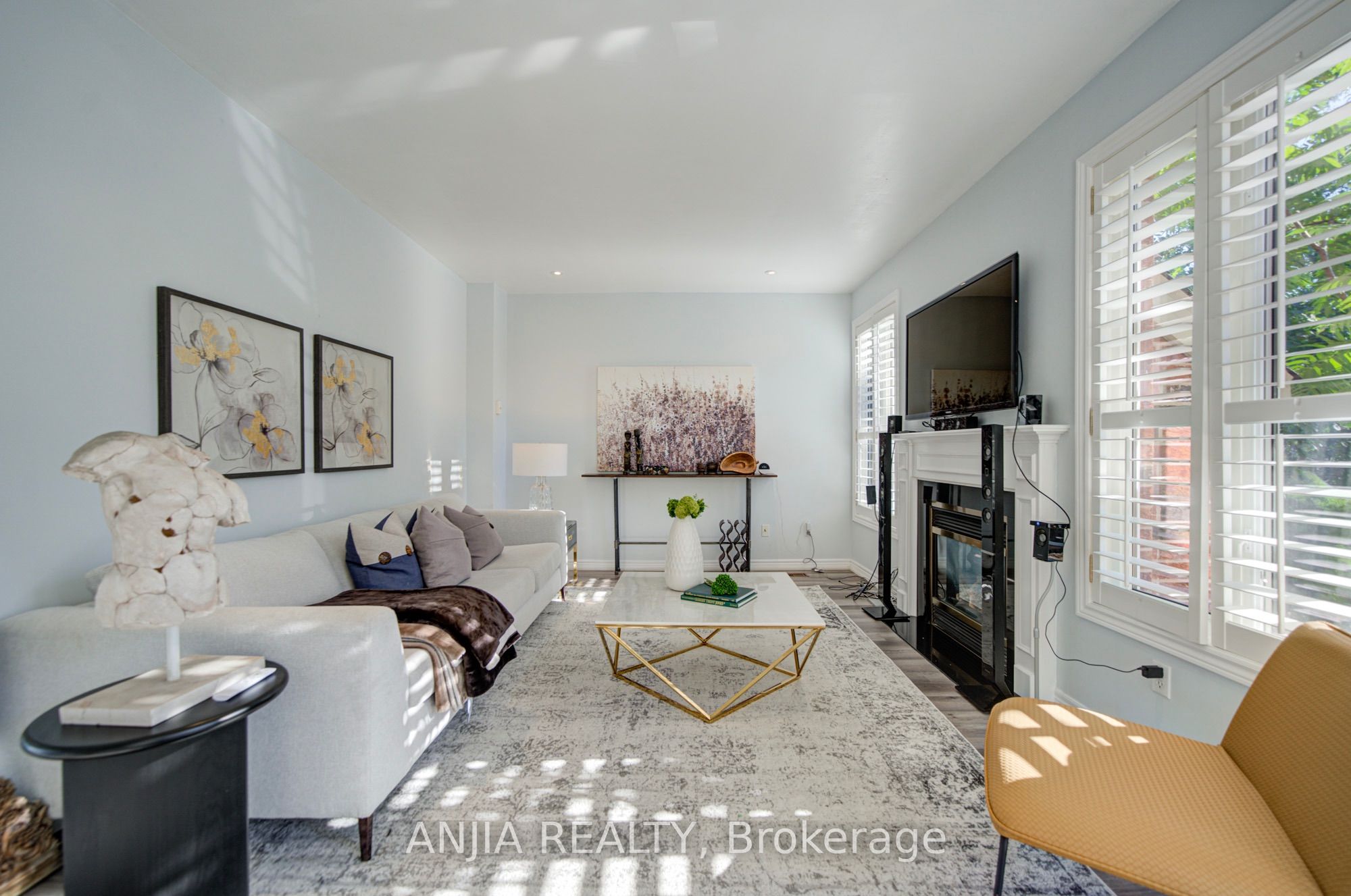 16 Forest Manor Place Property Photo 9