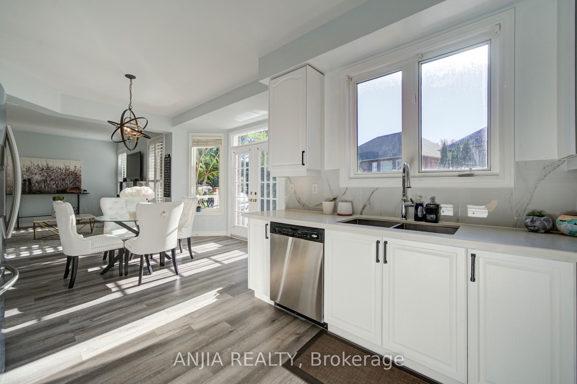 16 Forest Manor Place Property Photo 15