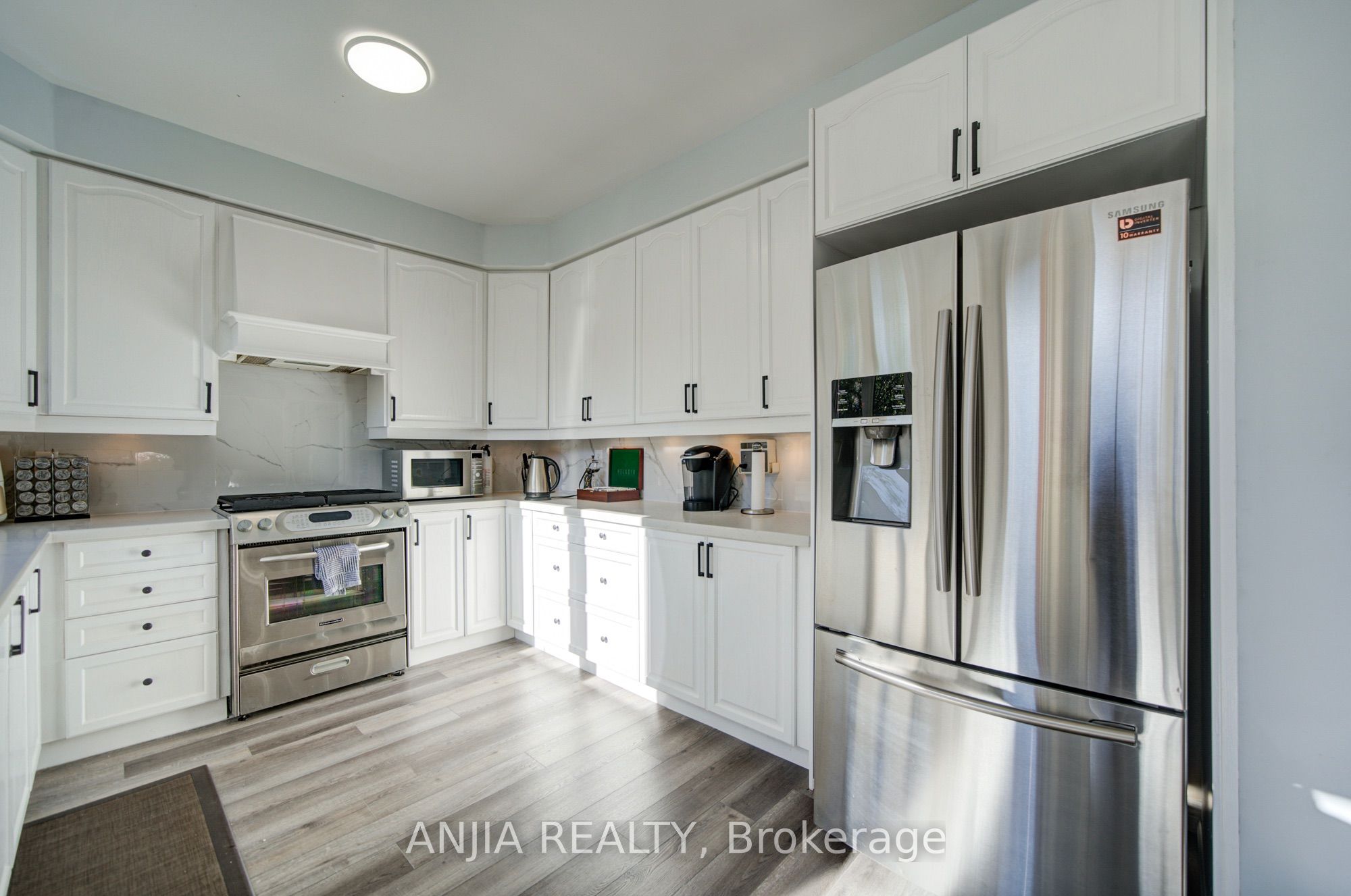16 Forest Manor Place Property Photo 17