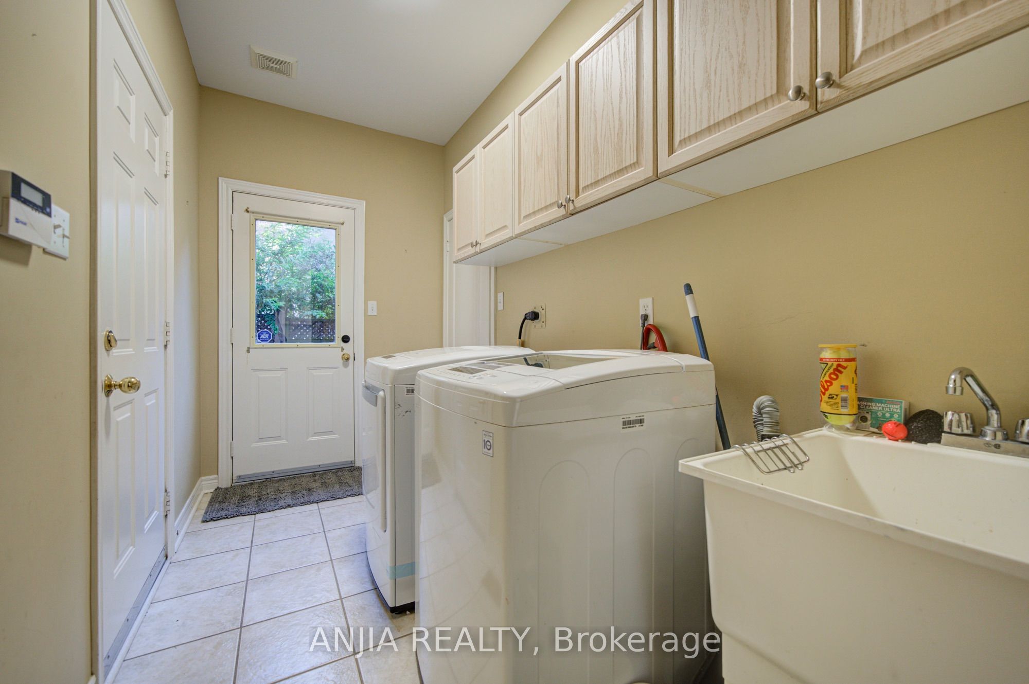 16 Forest Manor Place Property Photo 22