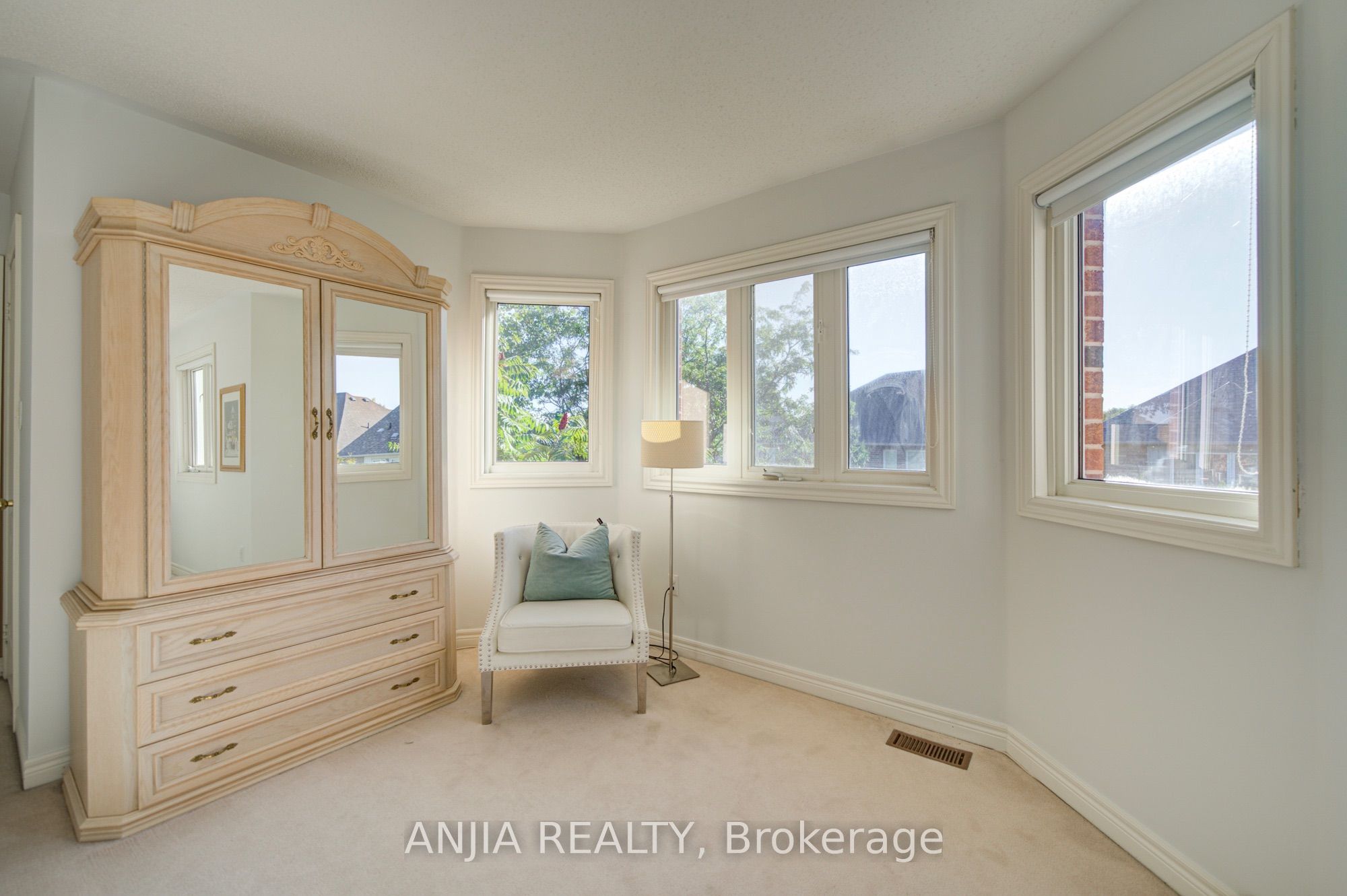 16 Forest Manor Place Property Photo 29