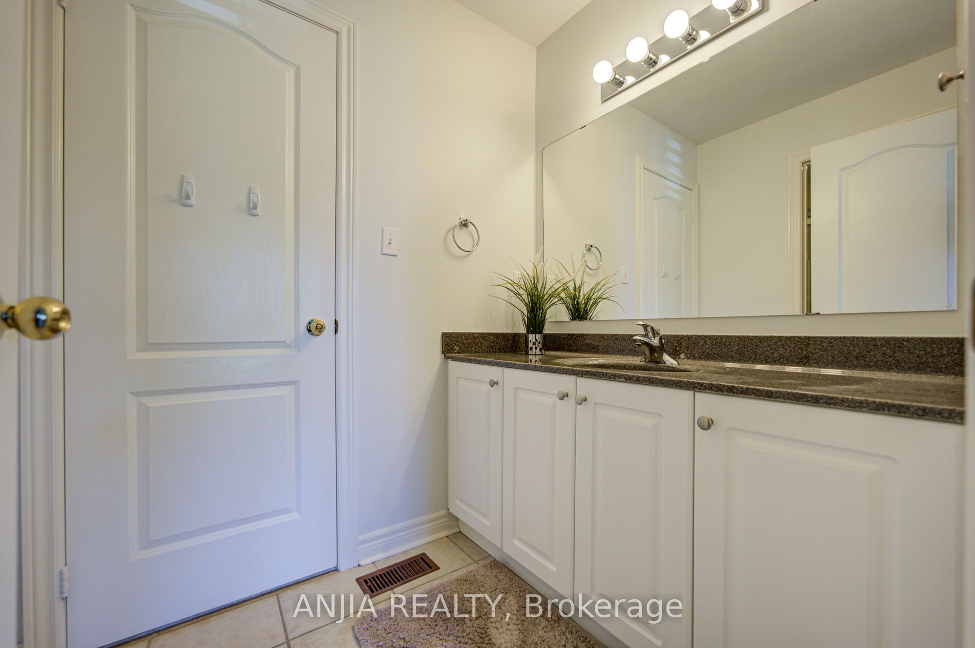 16 Forest Manor Place Property Photo 36