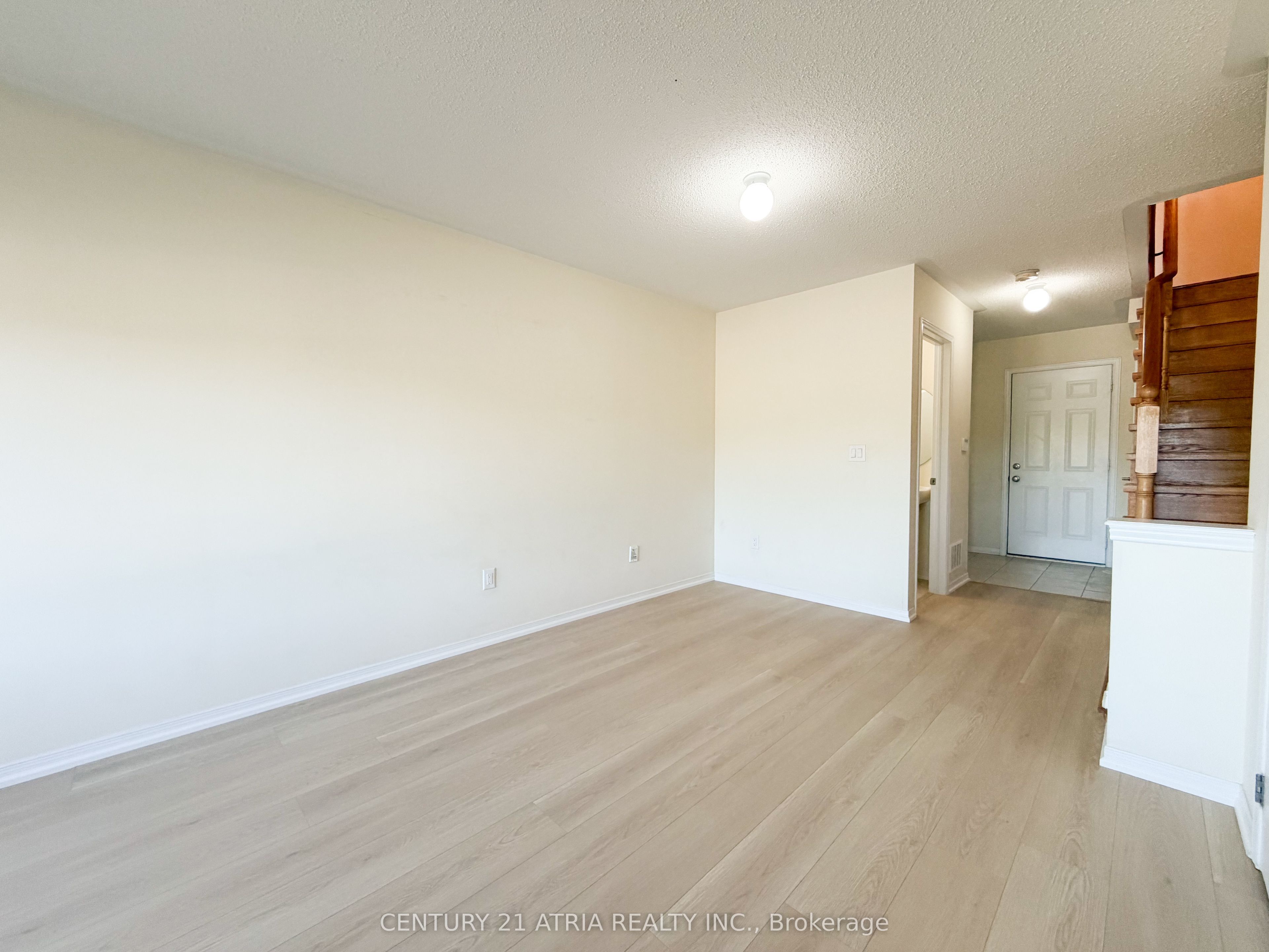 5295 Major Mackenzie Drive E Property Photo 3