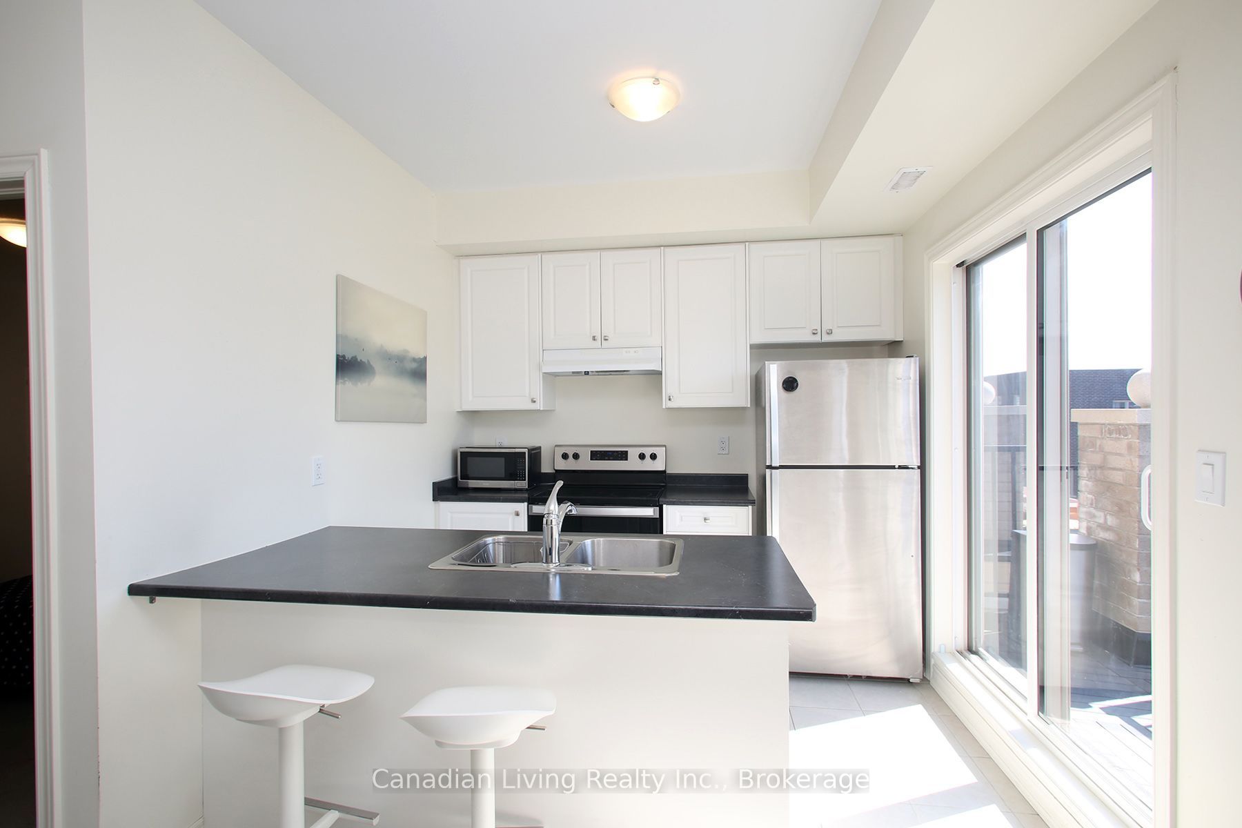 9450 Bayview Avenue Property Photo 2