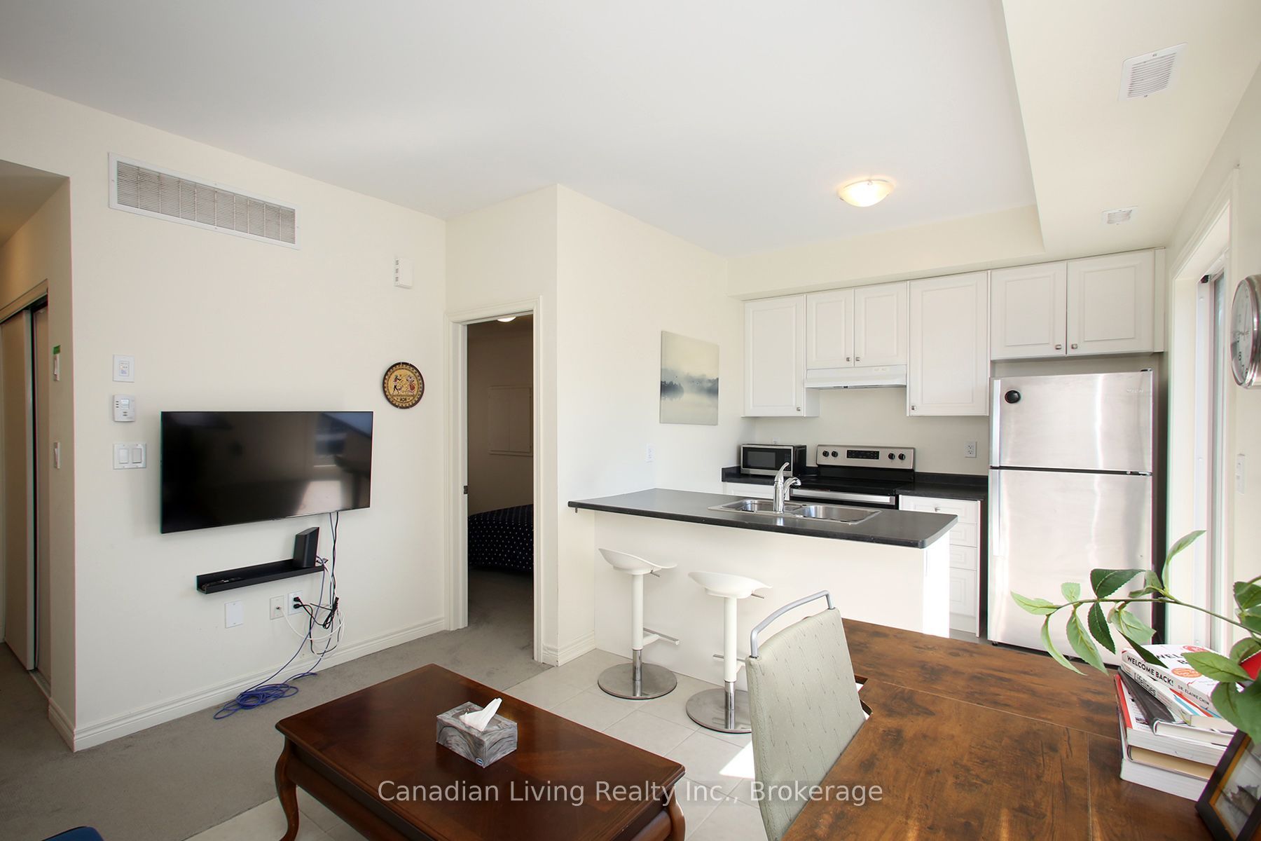 9450 Bayview Avenue Property Photo 3