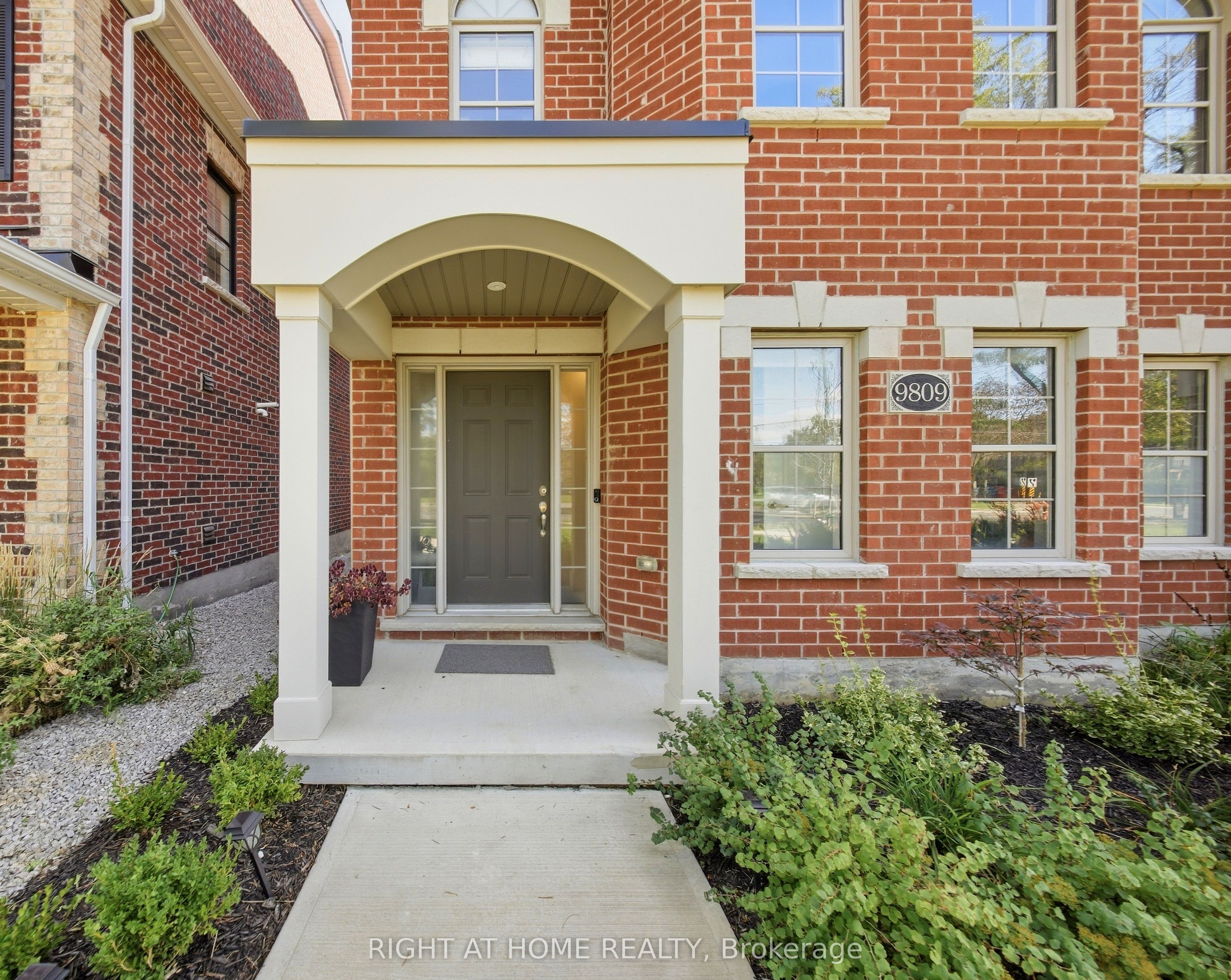 9809 Keele Street Property Photo 2
