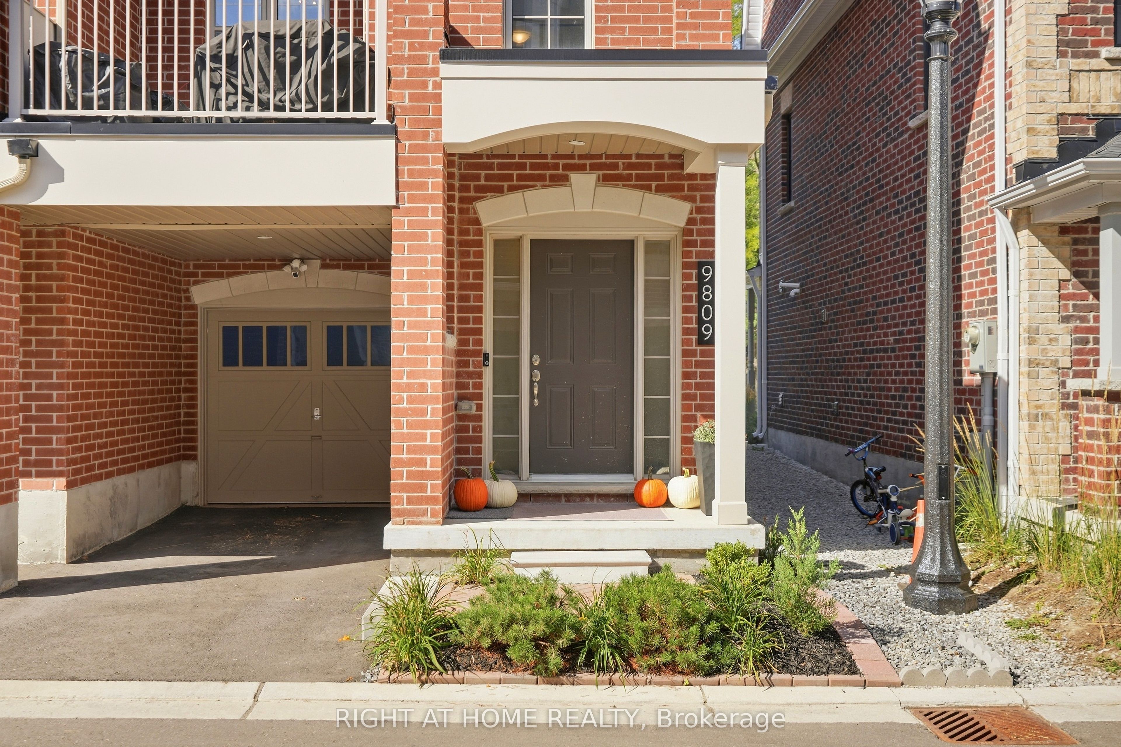 9809 Keele Street Property Photo 5