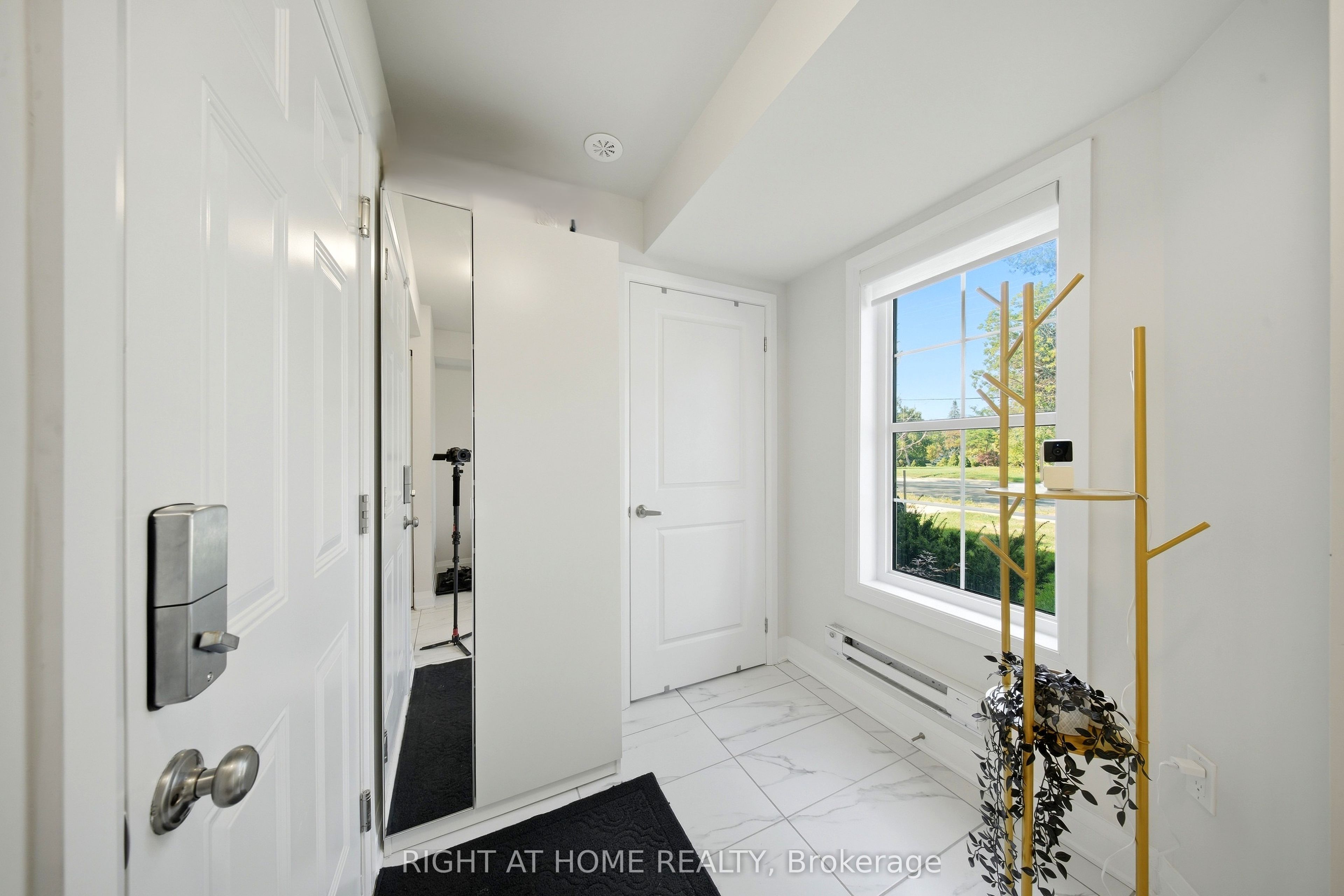 9809 Keele Street Property Photo 8