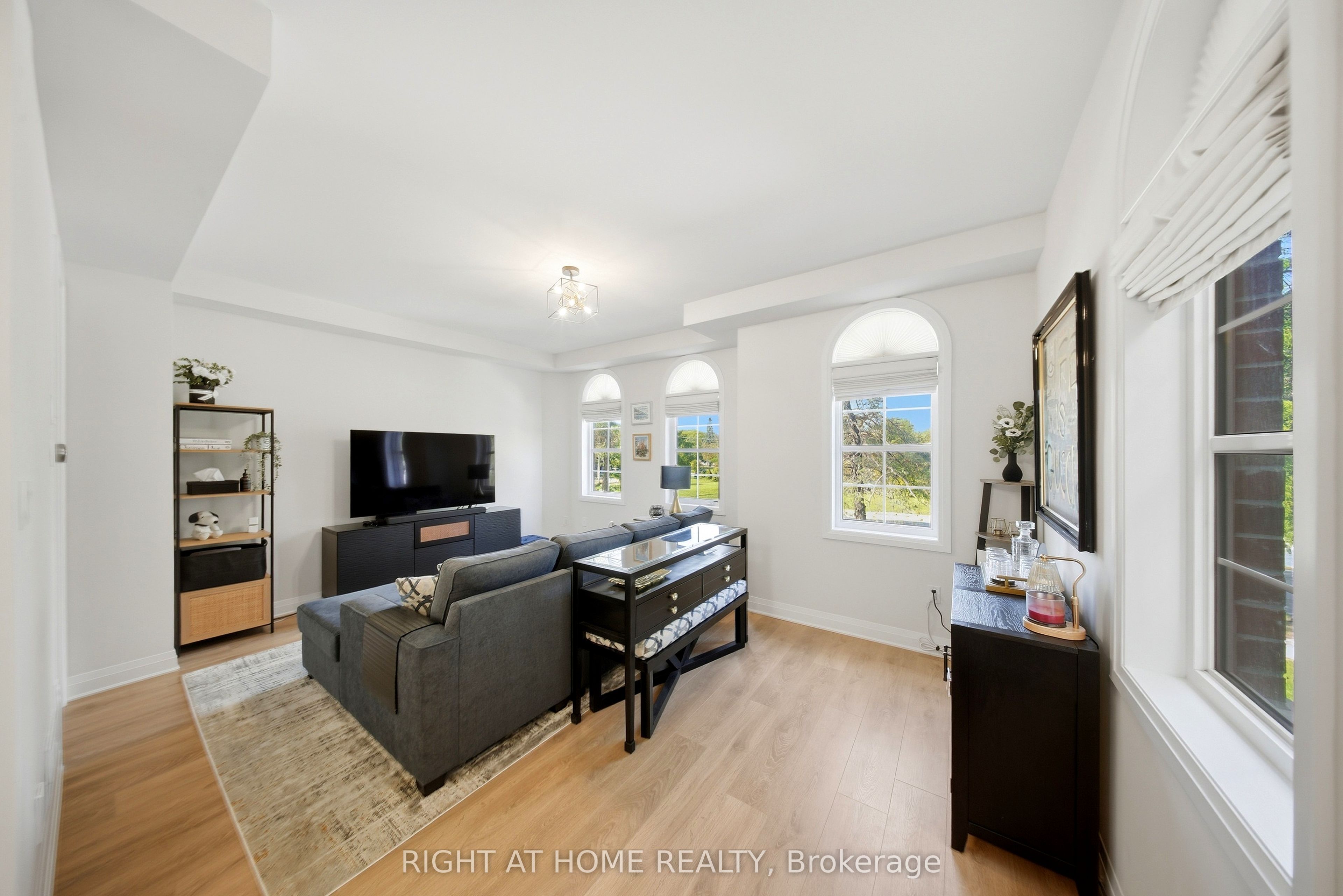 9809 Keele Street Property Photo 13
