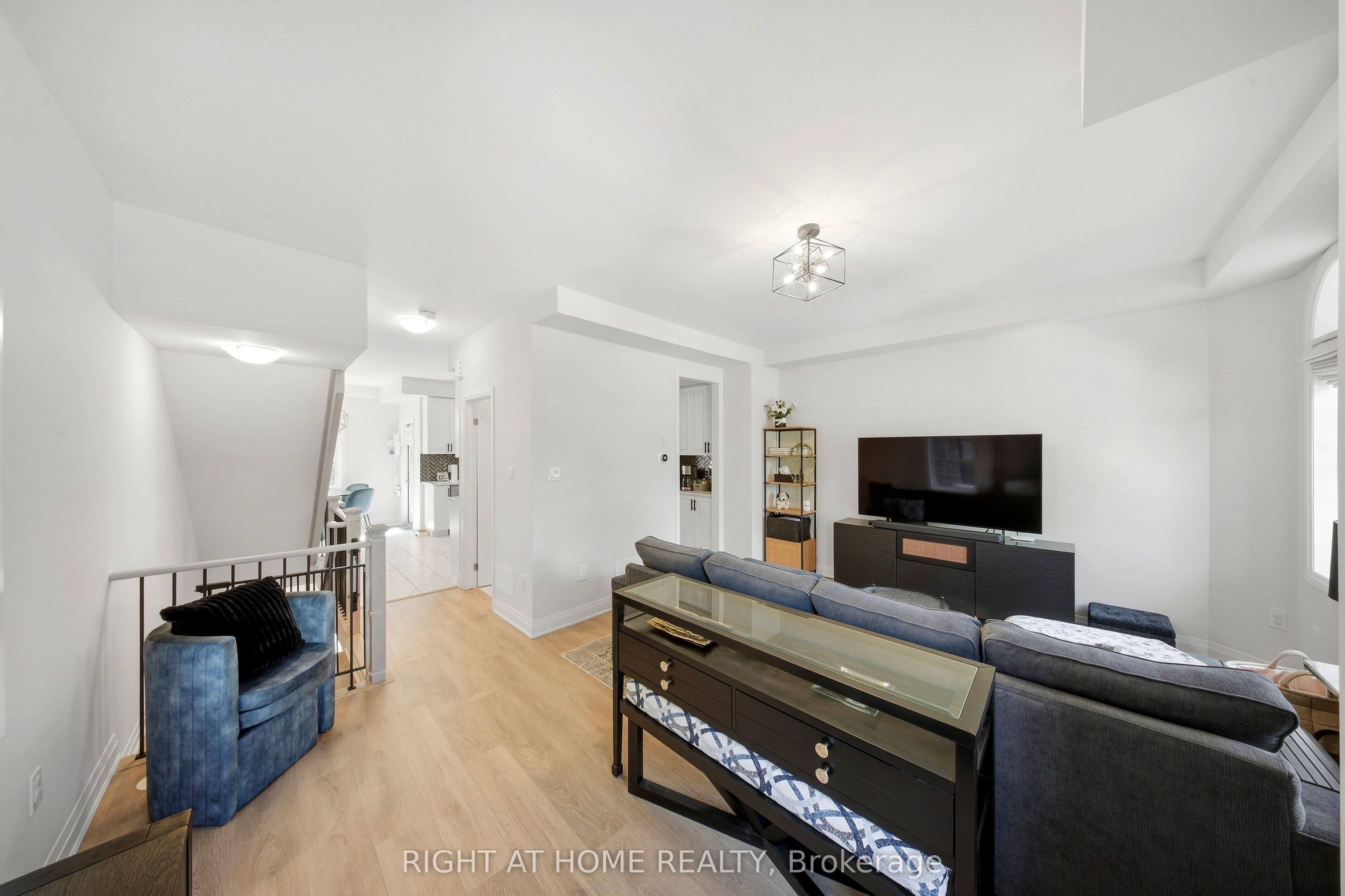 9809 Keele Street Property Photo 14