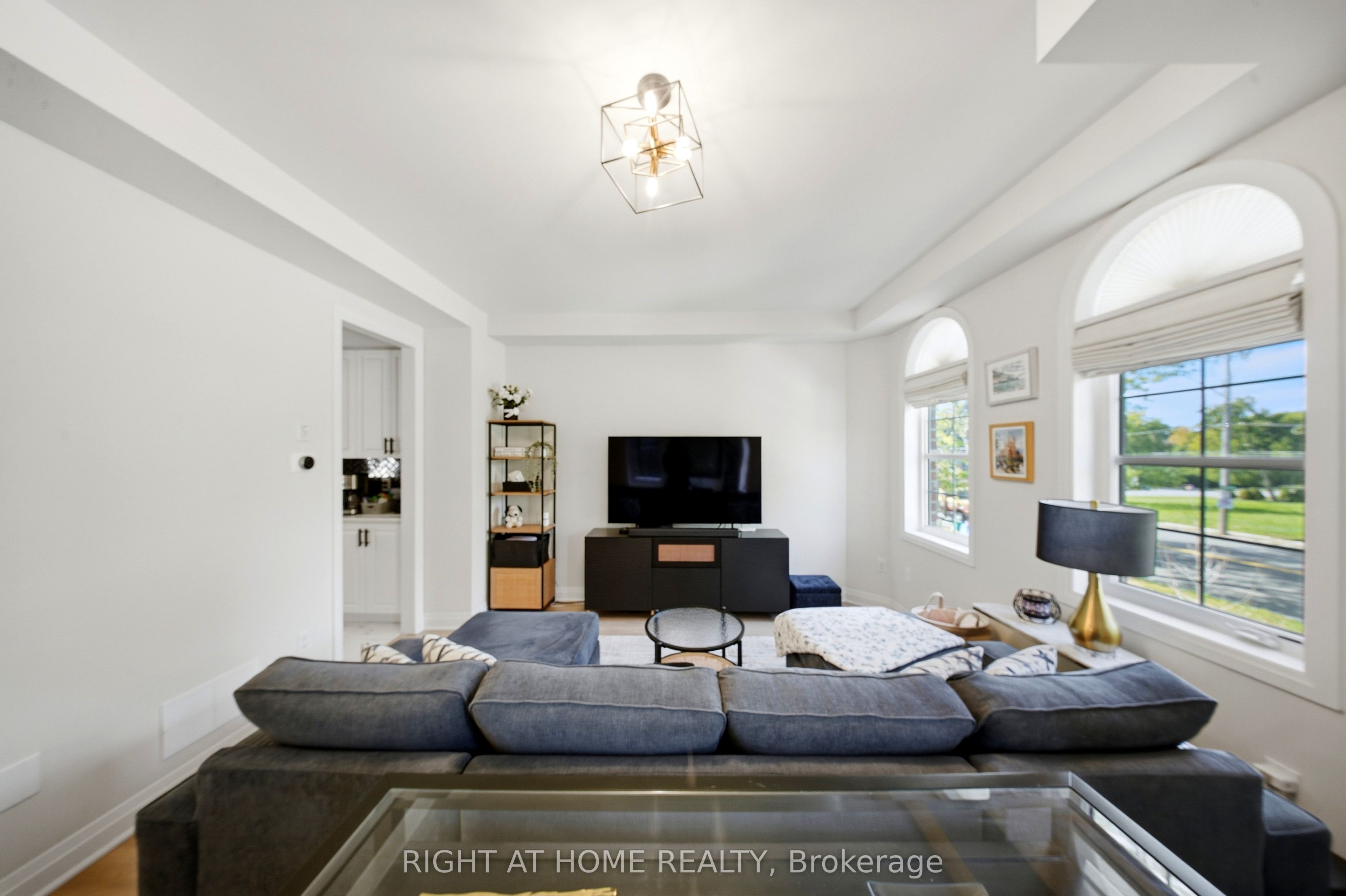 9809 Keele Street Property Photo 15