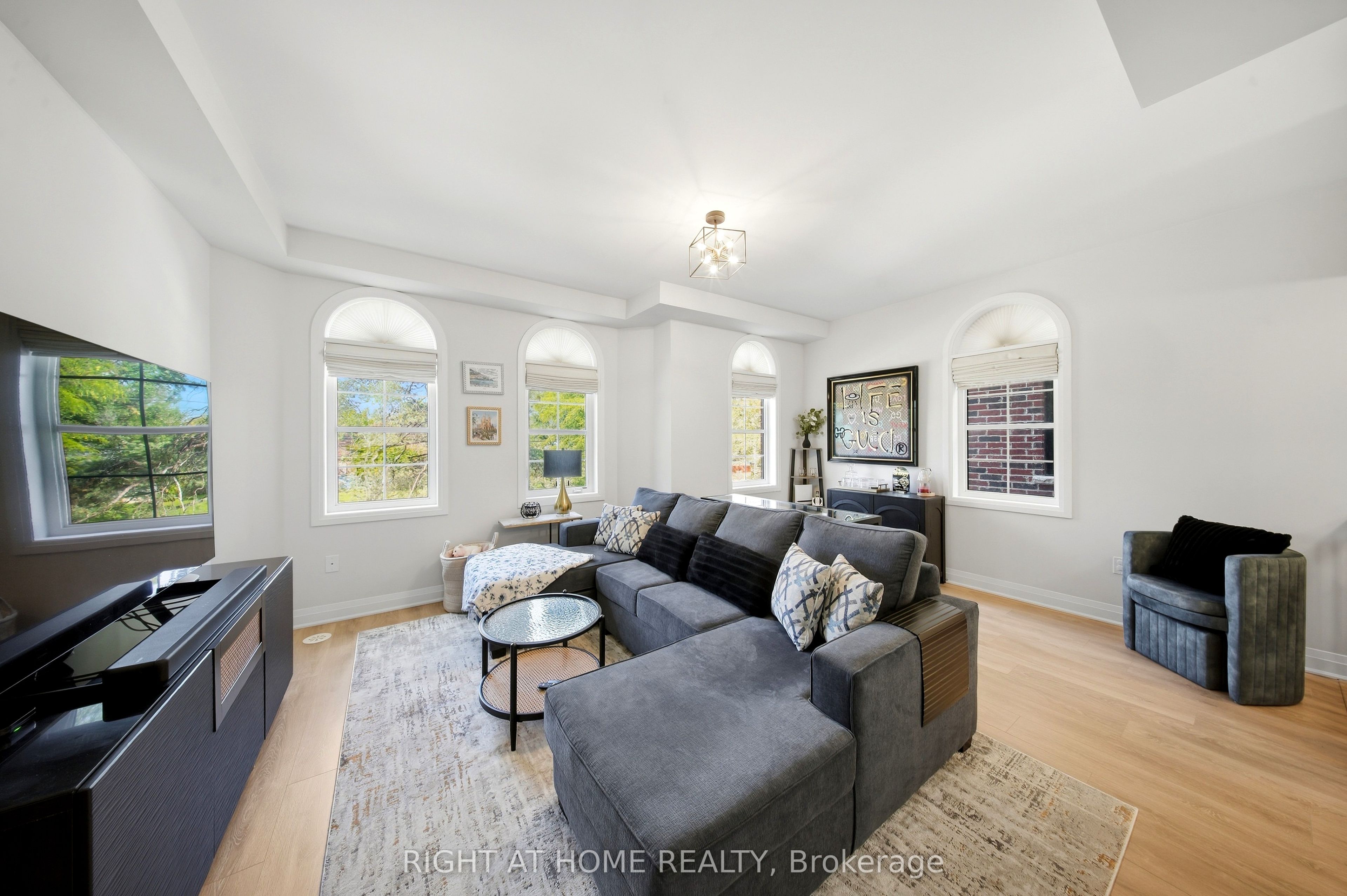 9809 Keele Street Property Photo 17