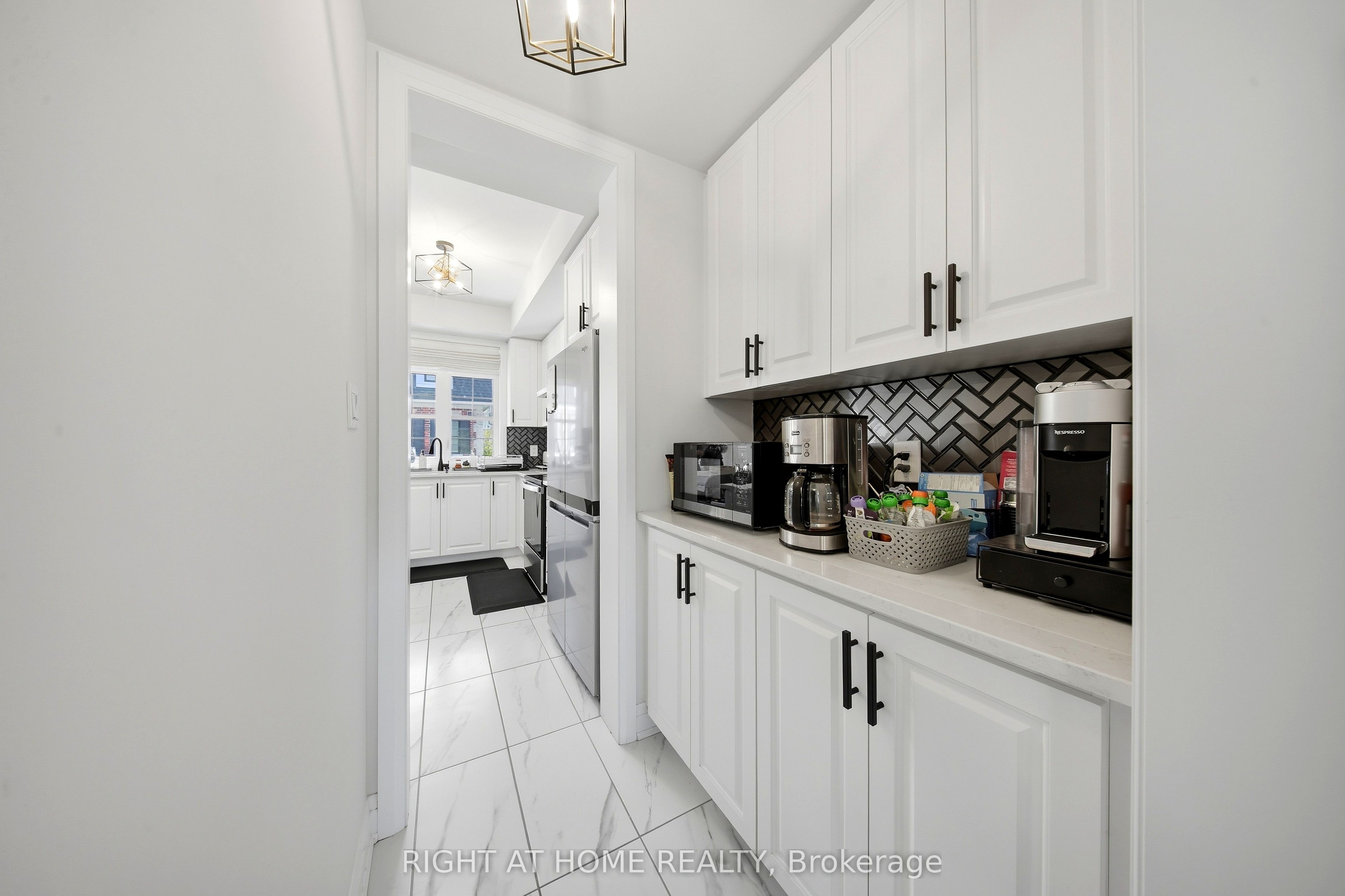 9809 Keele Street Property Photo 19