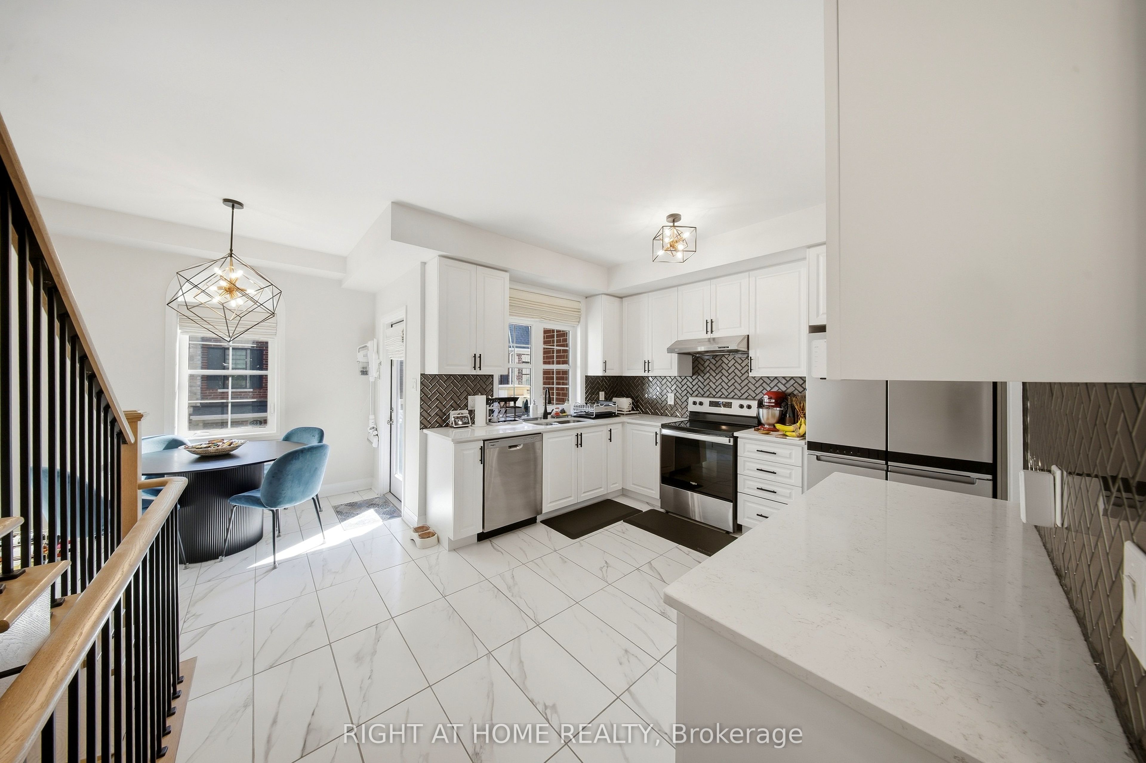 9809 Keele Street Property Photo 21