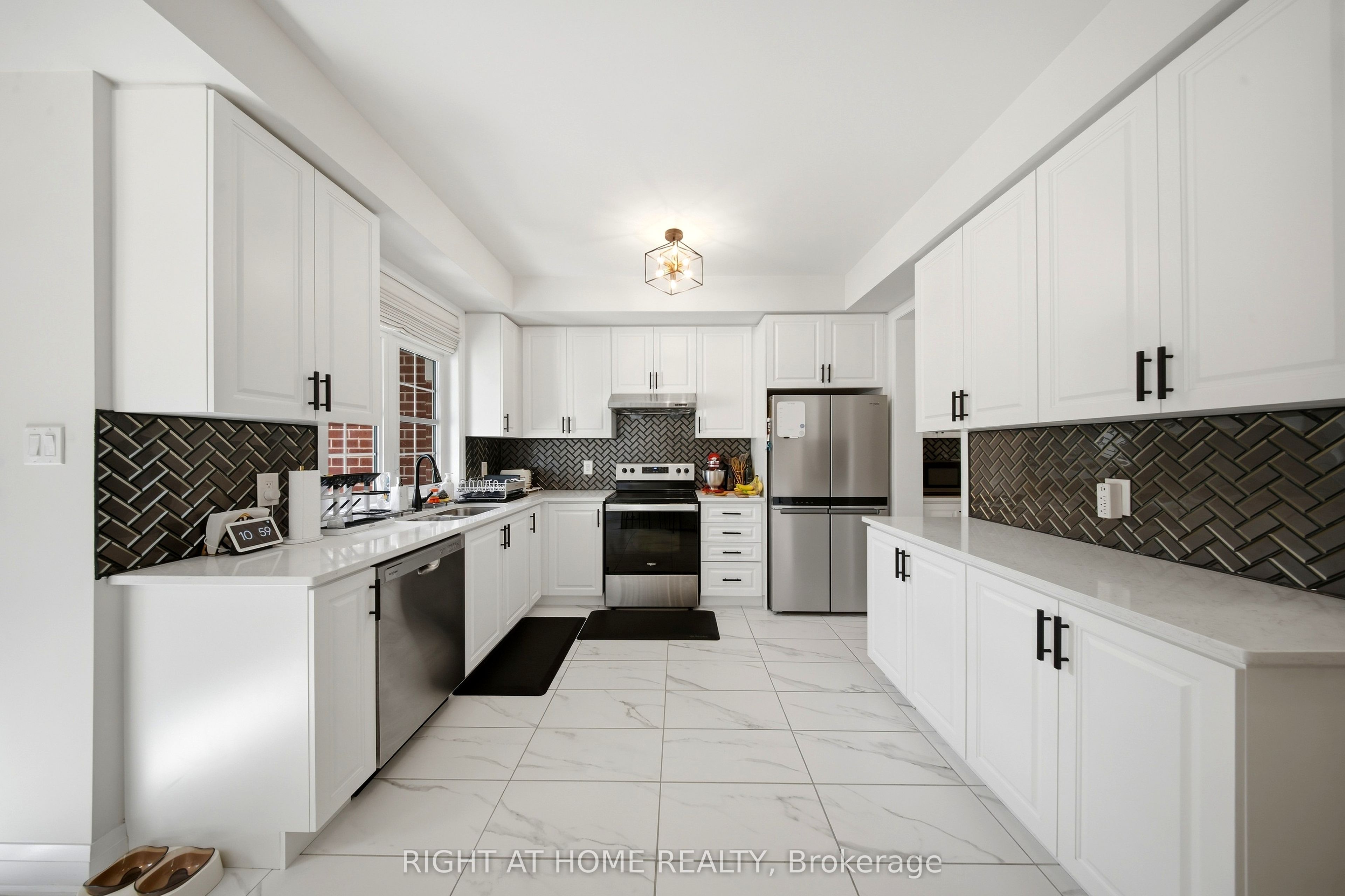 9809 Keele Street Property Photo 22