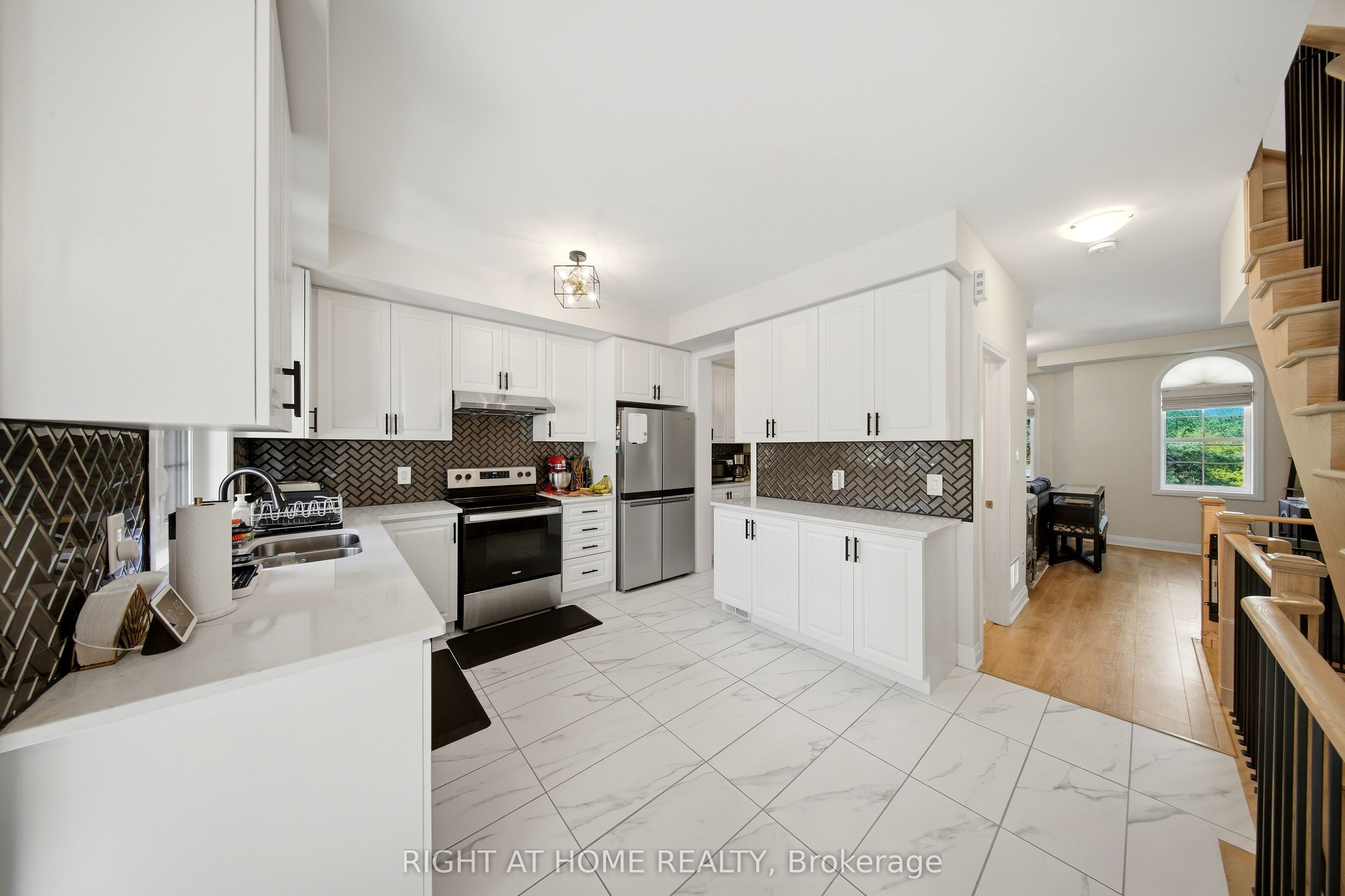 9809 Keele Street Property Photo 23