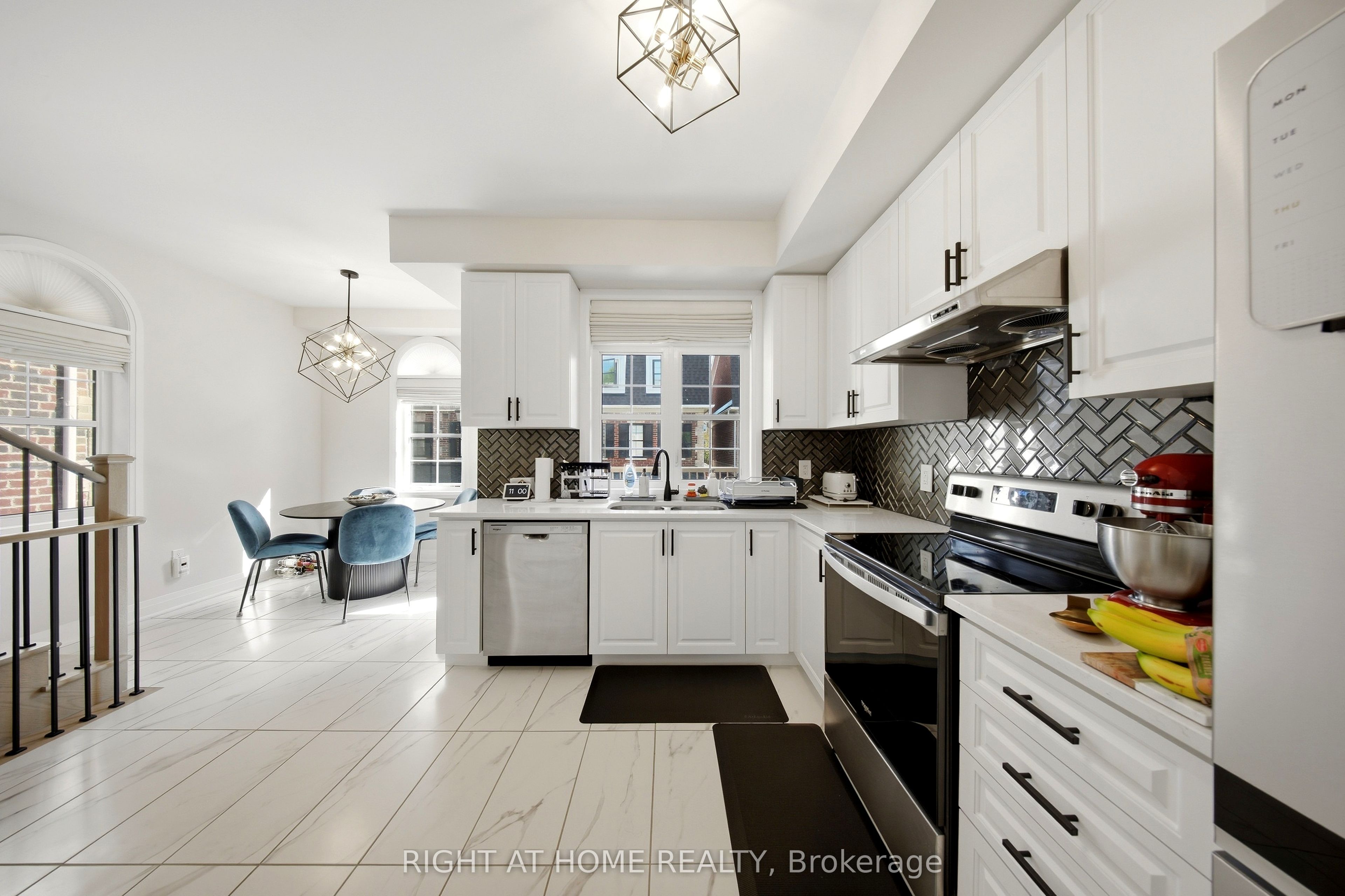 9809 Keele Street Property Photo 24