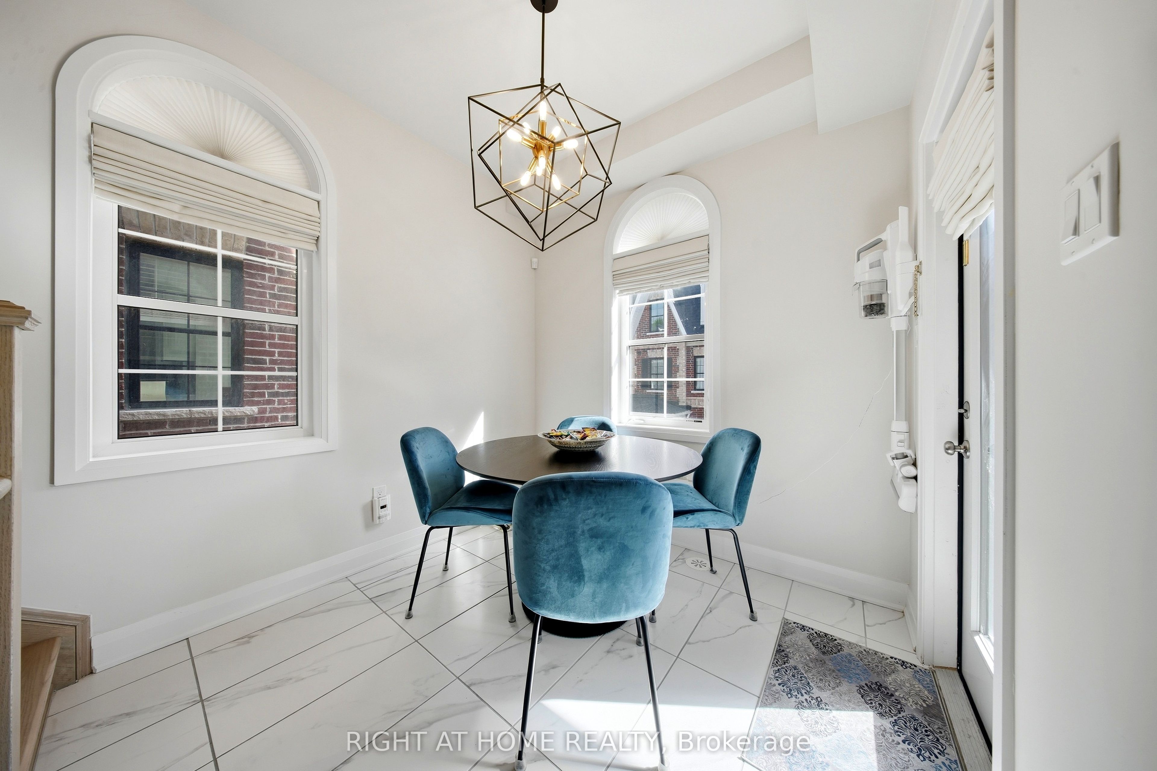 9809 Keele Street Property Photo 25